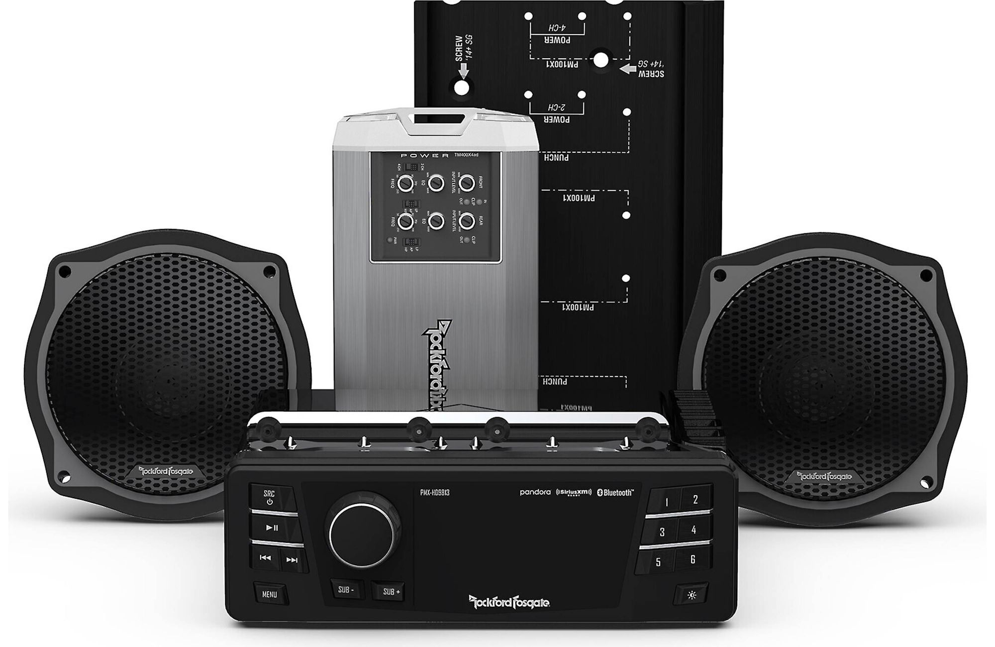 Auto-Audiokomponenten, Subwoofer, Verstärker und Headunit auf weißem Hintergrund.