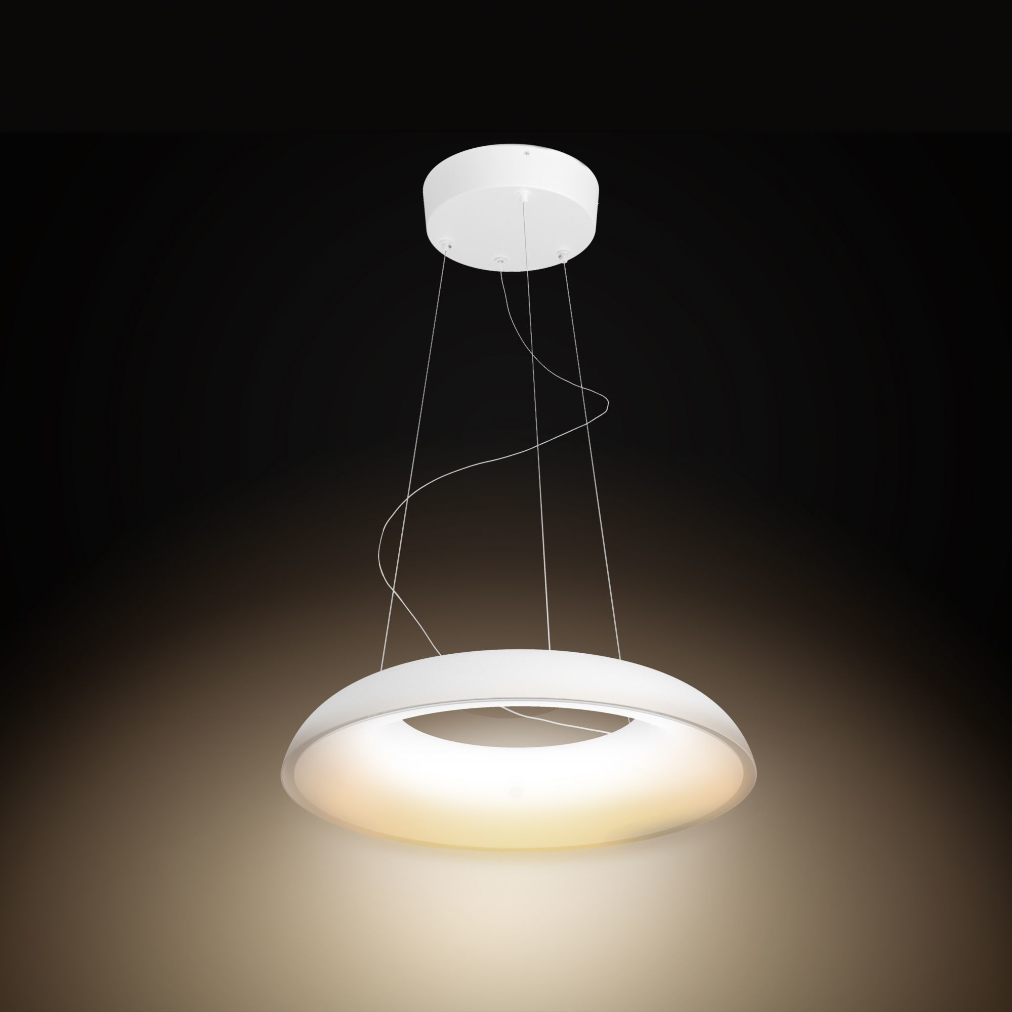 Suspension circulaire blanche moderne avec source de lumière dirigée vers le bas.
