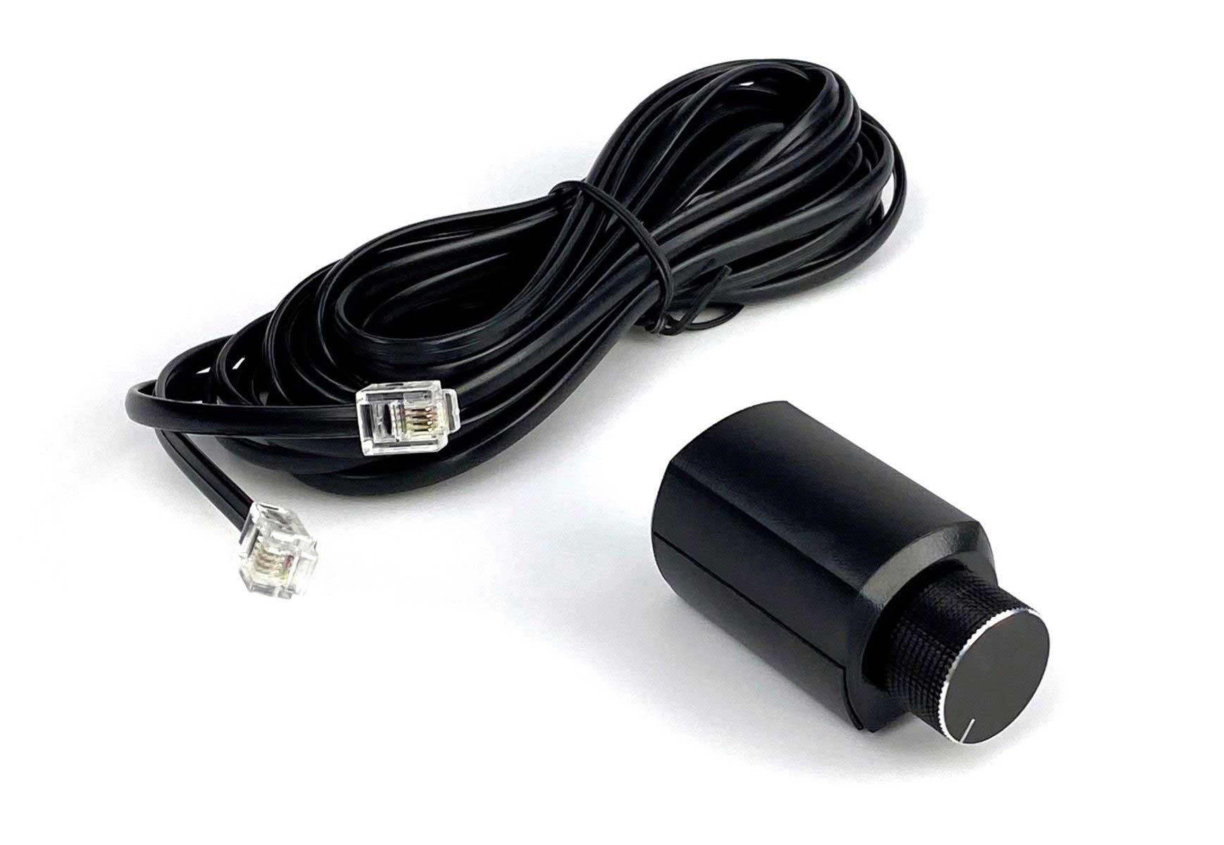Schwarzes Kabel mit zwei RJ11-Anschlüssen und einem schwarzen Lautstärkeregler.