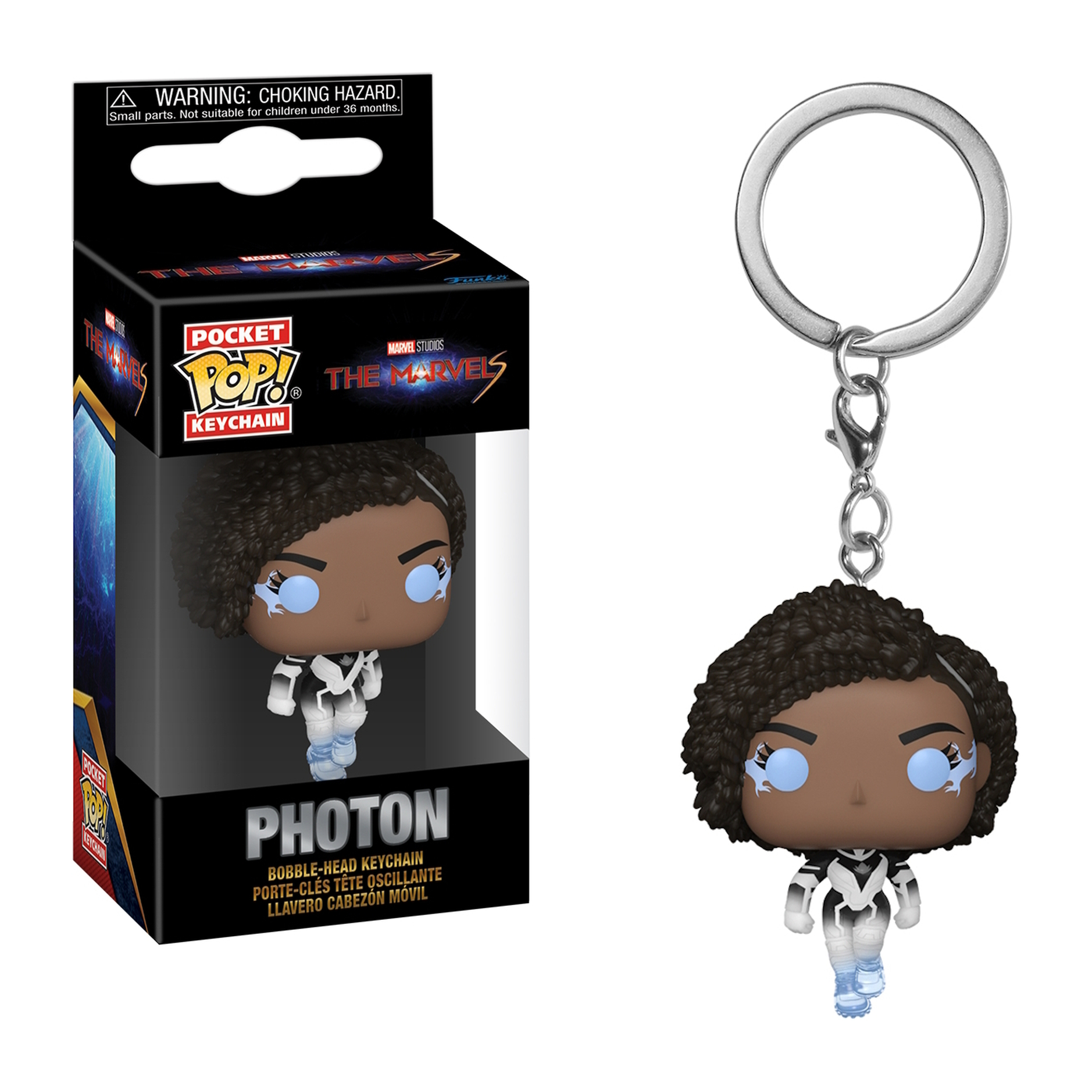 Photon-Schlüsselanhänger-Pop-Figur in der Box. Schwarzes Haar, blaue Augen, weißer Anzug. Auf der Box steht 'Marvel Studios The Marvels'.