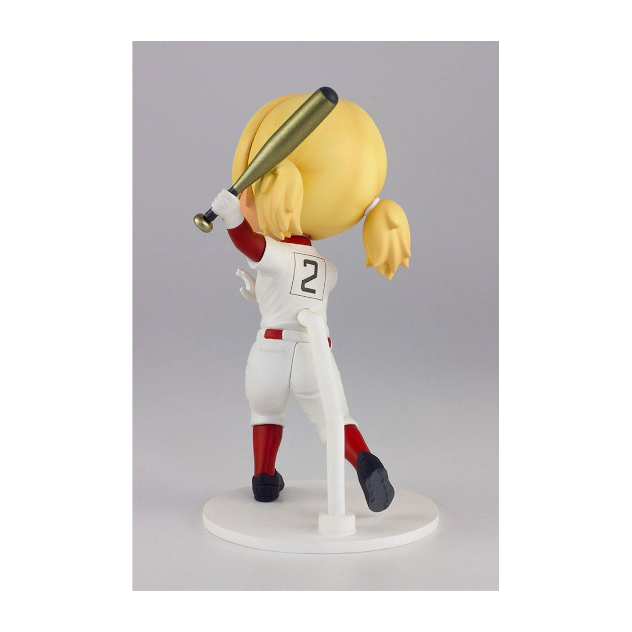 Eine Baseballfigur mit gelbem Kopf und Schläger schwingt, um einen Ball zu schlagen.