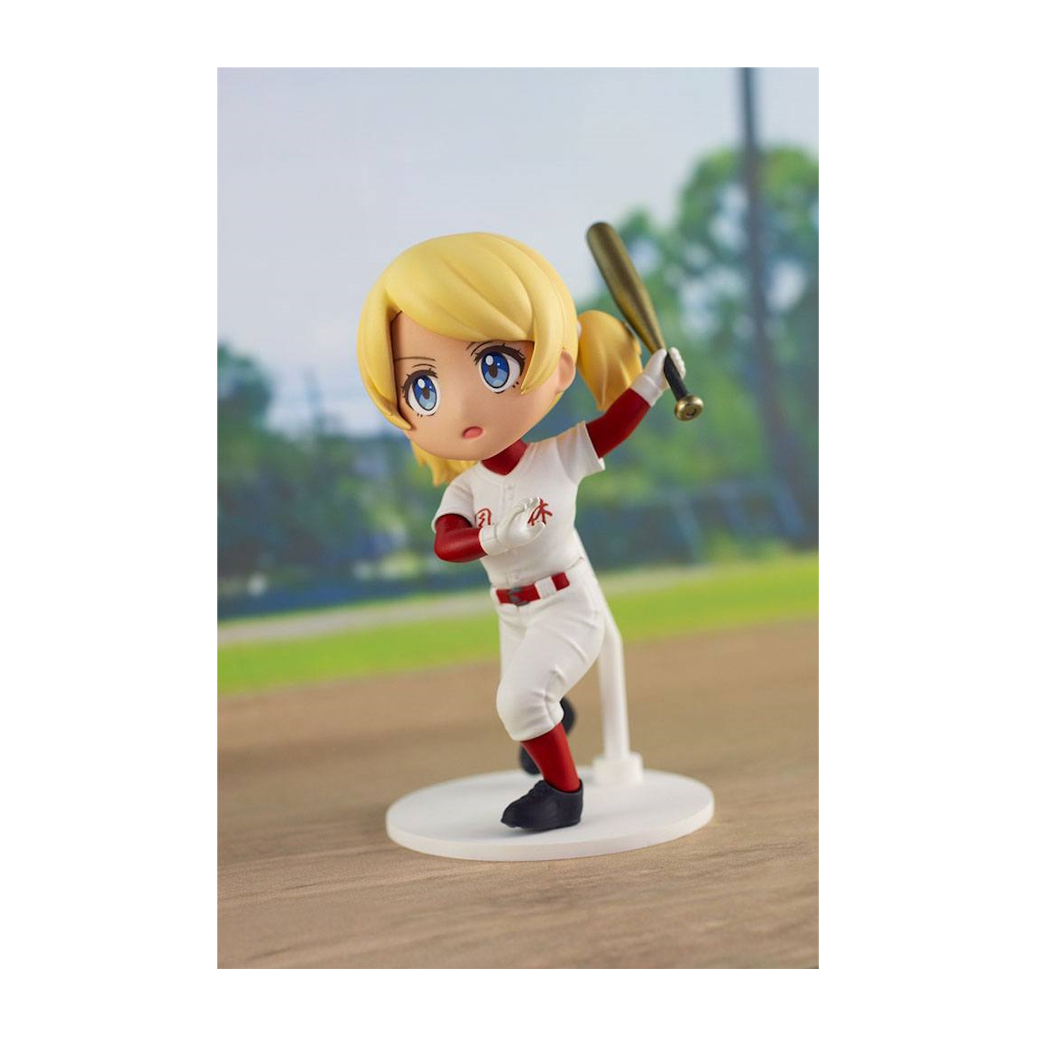 Eine Baseball-Cartoon-Figur eines Mädchens in weiß-roter Uniform.