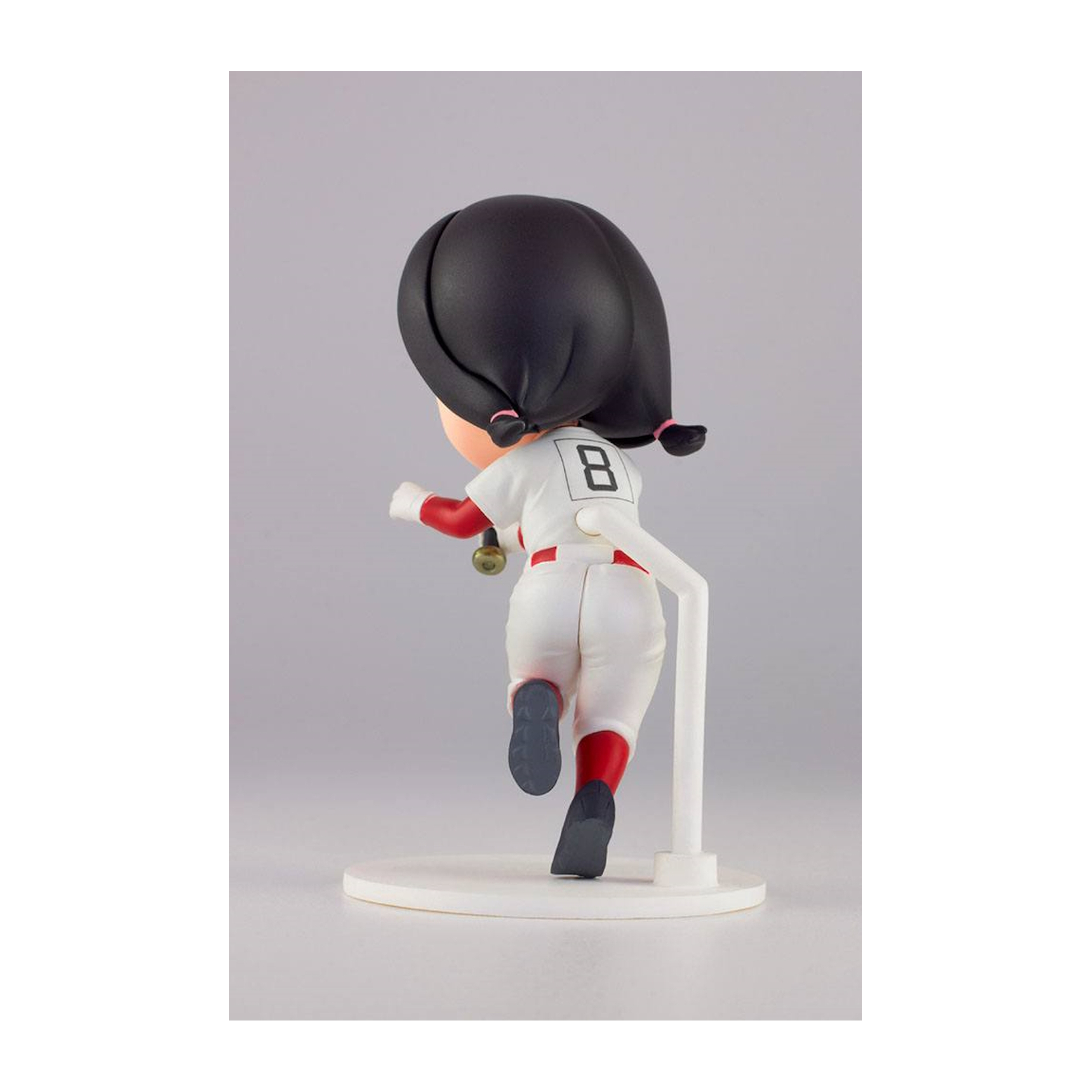 Anime Baseballspieler Figur, Rückansicht. Schwarze Haare, weiße Uniform mit roten Akzenten, in Aktion.