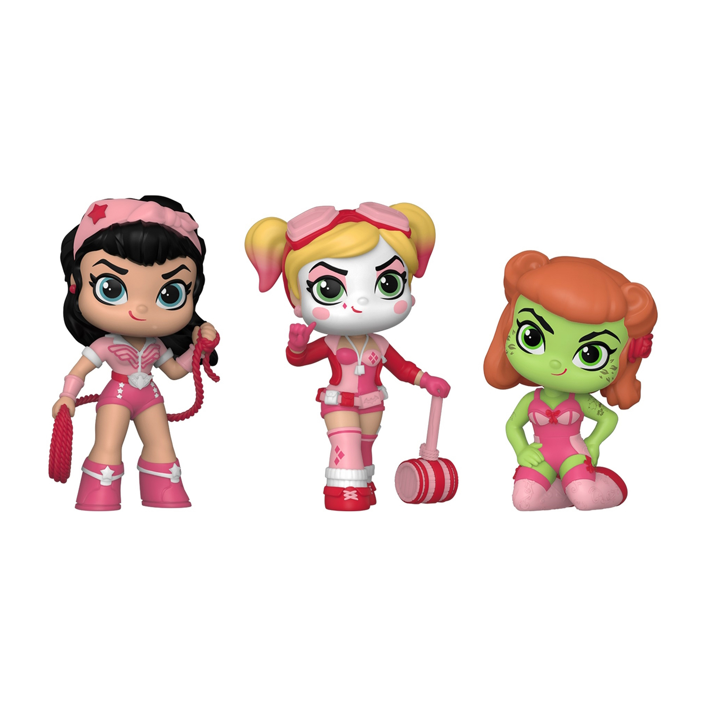 Drei DC Super Hero Girls Funko Pops. Wonder Woman, Harley Quinn und Poison Ivy in ihren Kostümen.