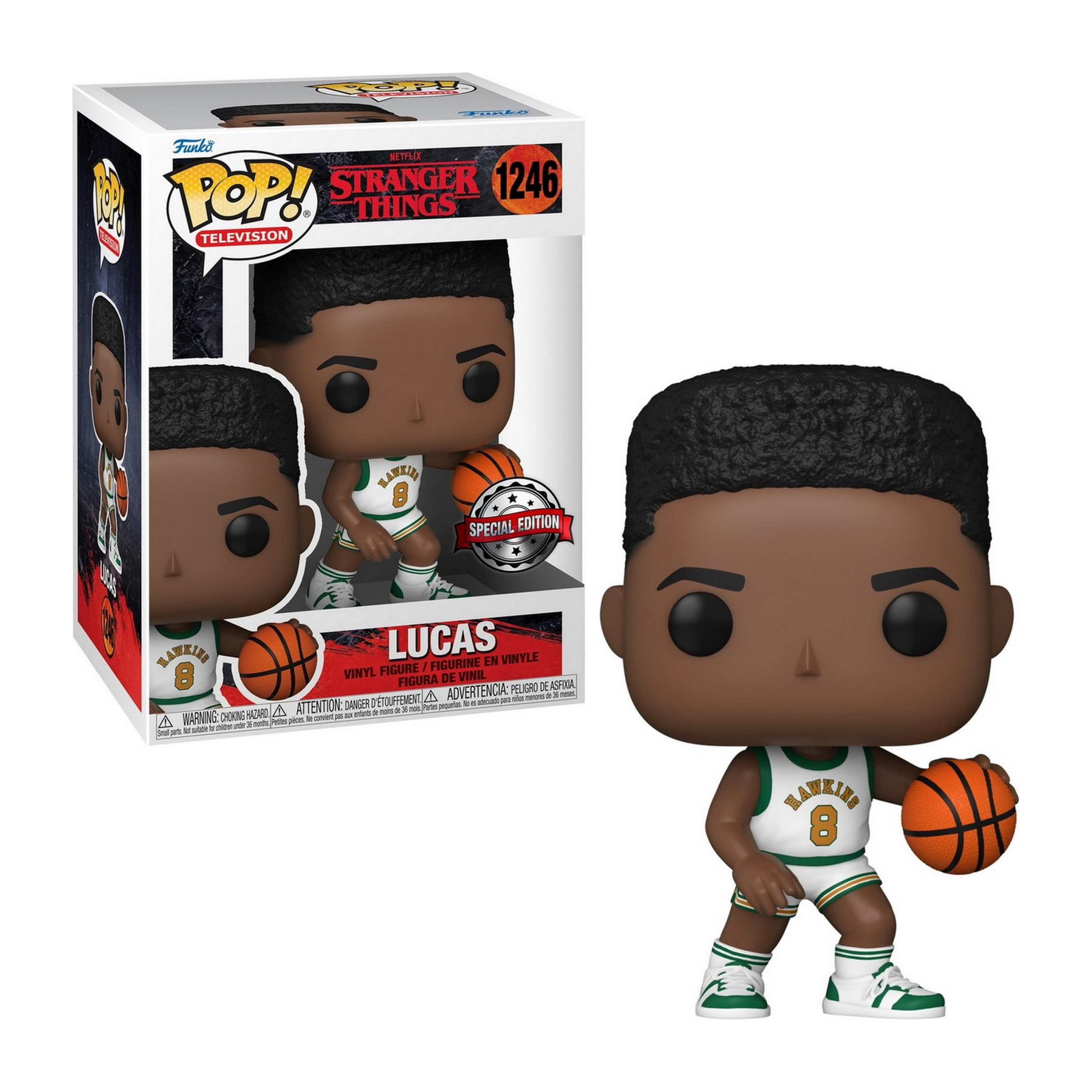 Eine Lucas-Figur, mit einem Basketball in den Händen. Er trägt ein grünes Trikot und Shorts. Box zeigt Figur.