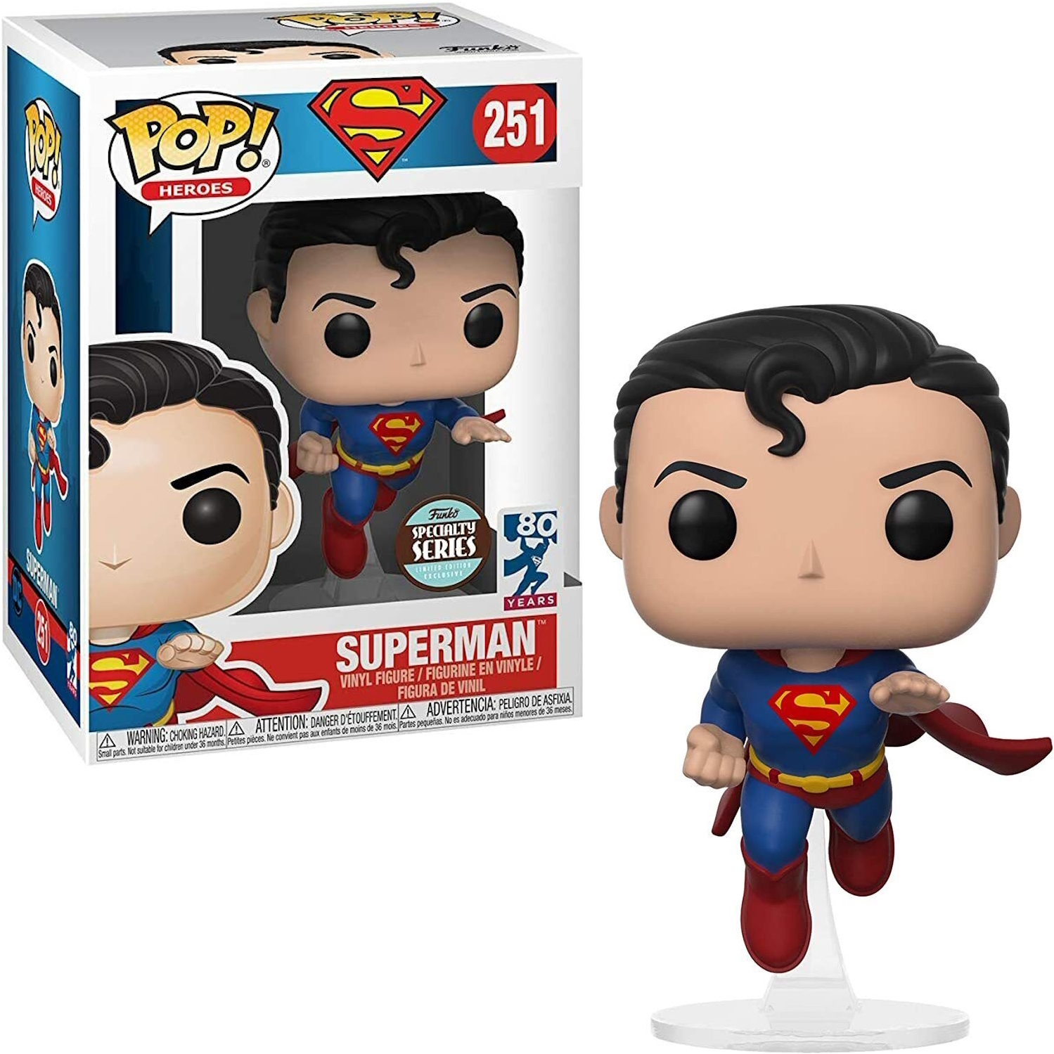 Superman-Figur in einer Box. Er trägt einen blauen Anzug und einen roten Umhang.