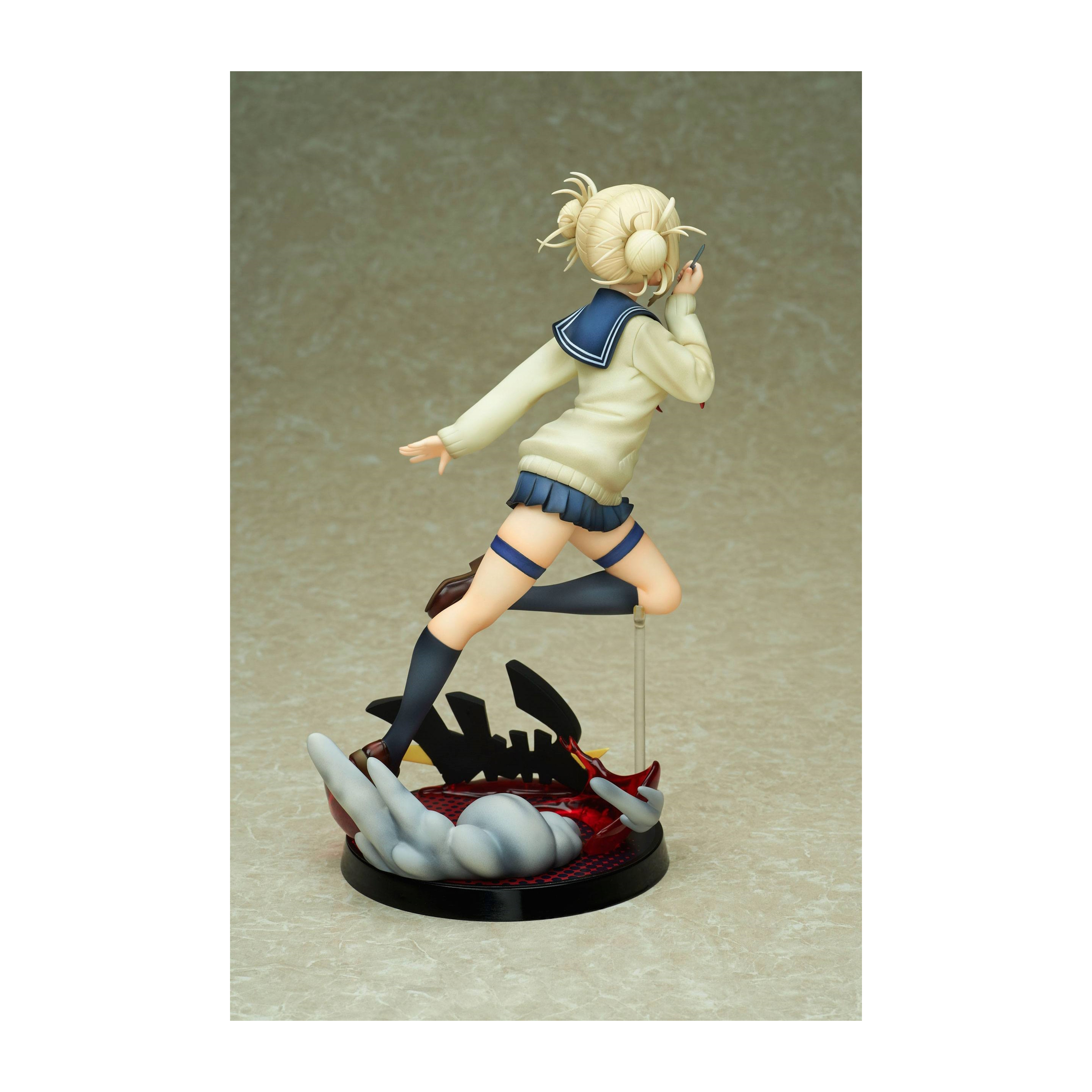 Toga Himiko Figur, aus My Hero Academia, Schuluniform, in dynamischer Pose.