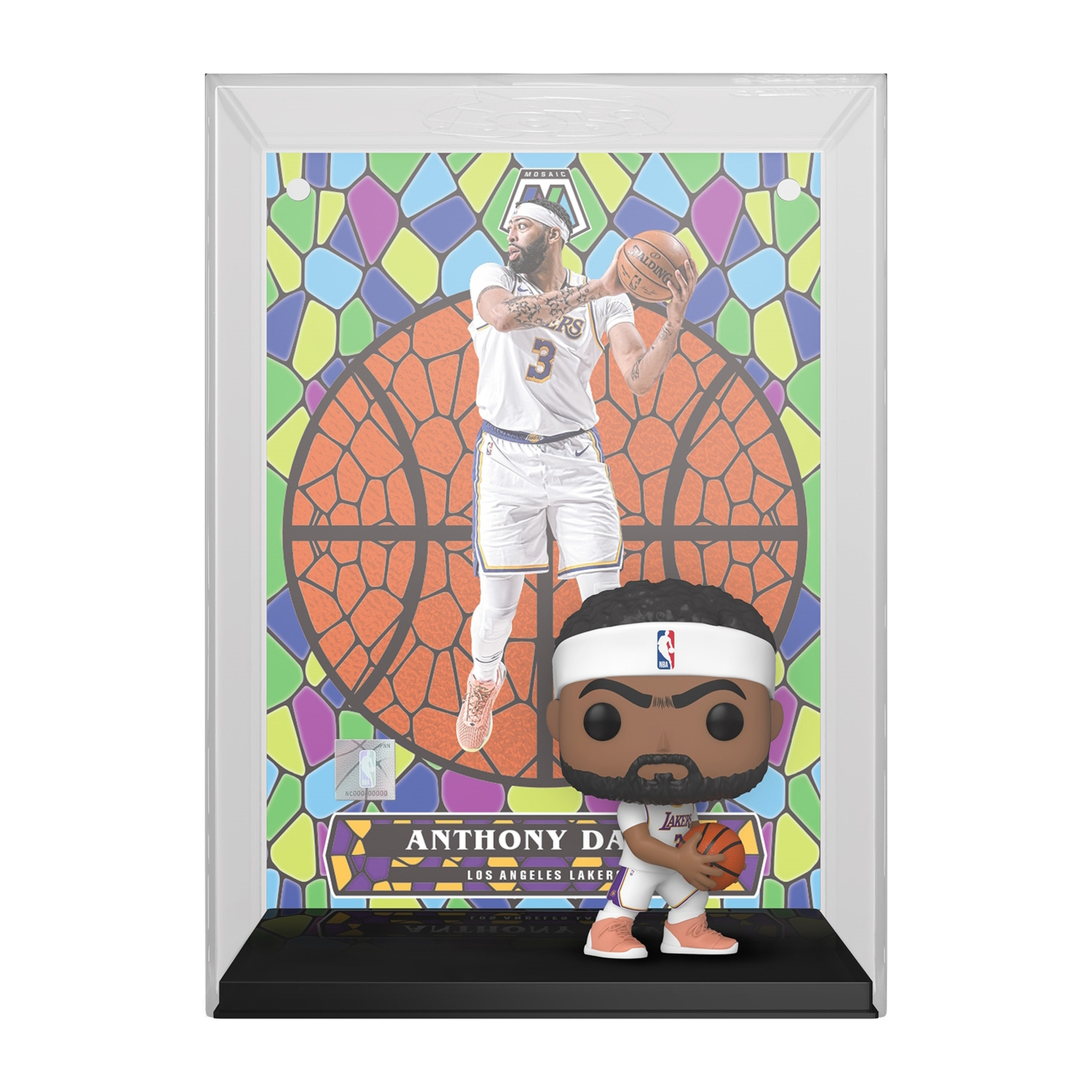 Anthony Davis Figur und eine Basketballkarte in einem Gehäuse, auf einem schwarzen Ständer.
