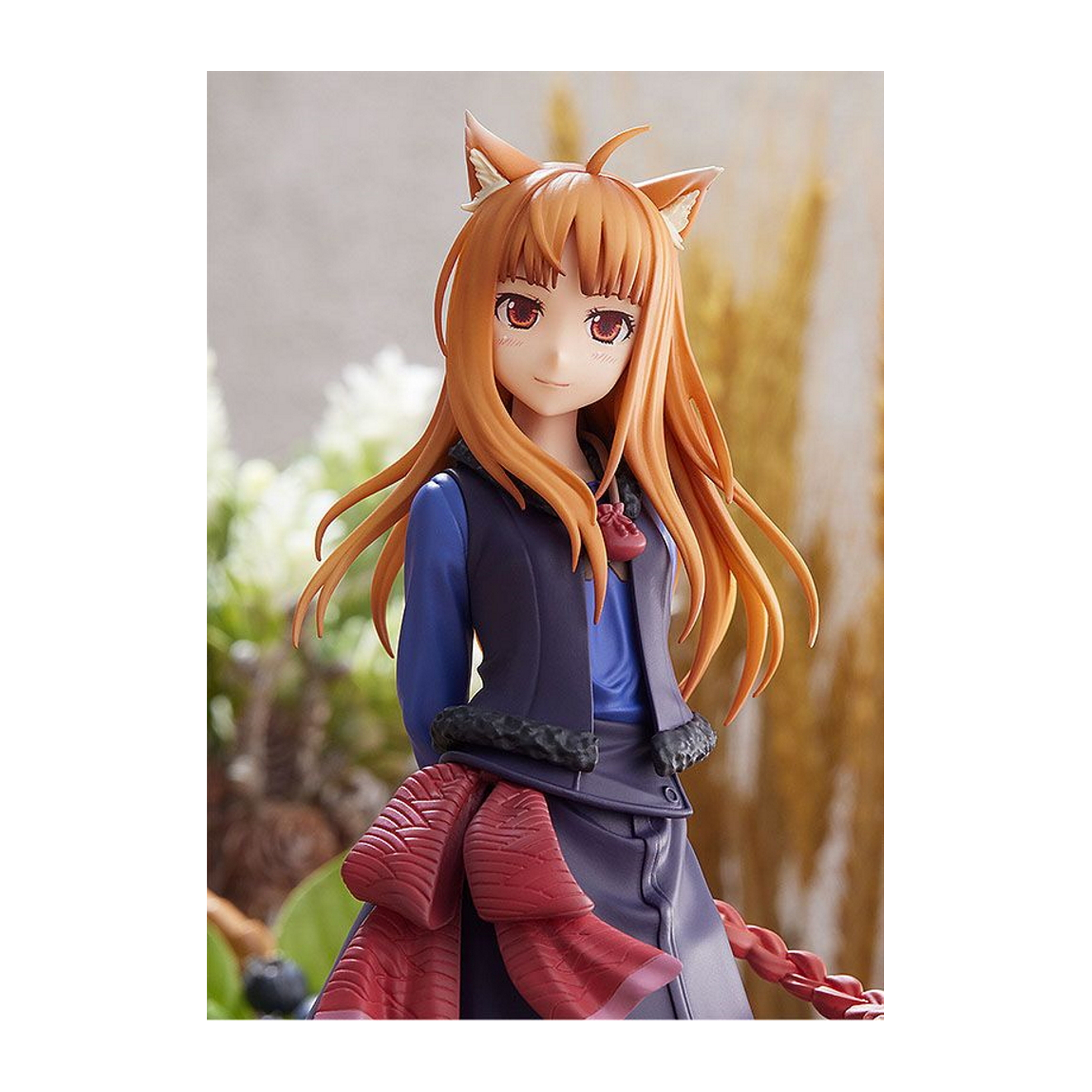 Anime-Figur: Frau mit Fuchsohren, orangefarbenem Haar, blauer und lila Kleidung, rotem Schal.