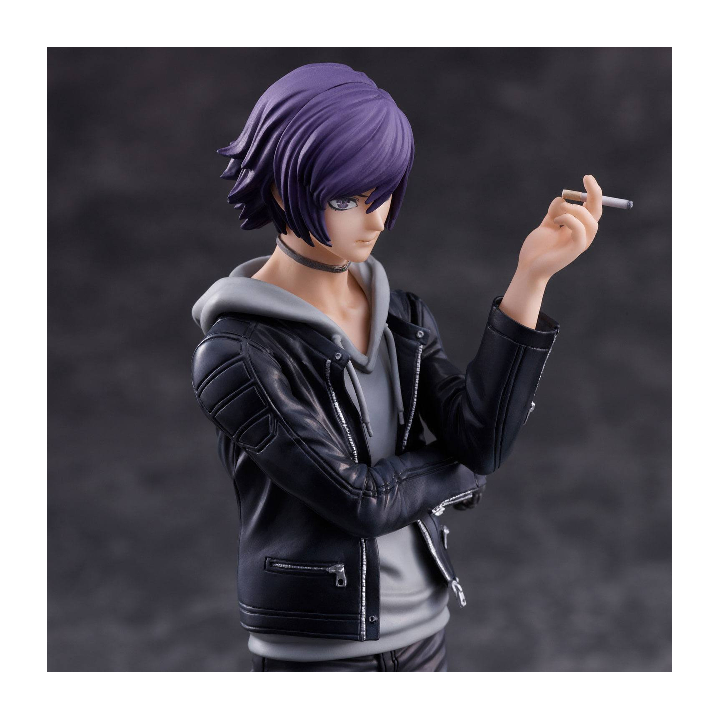 Anime-Figur einer Person, die eine Zigarette raucht. Die Figur trägt eine schwarze Jacke.
