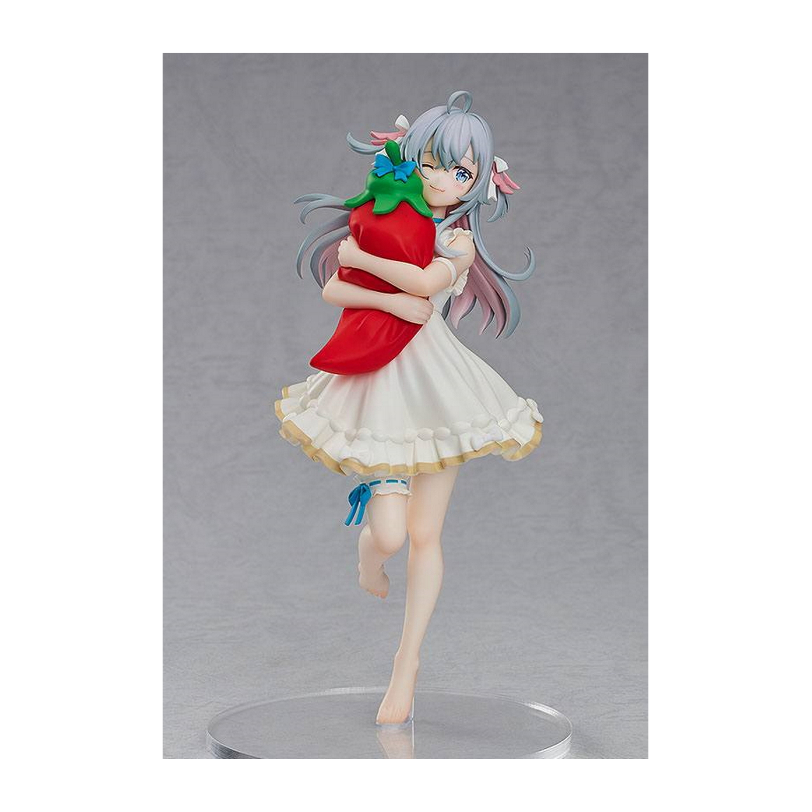 Figura de chica anime. Vestido blanco, sosteniendo un pimiento rojo gigante. Pelo largo plateado. Guiñando.