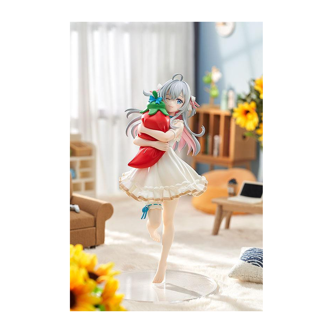 Figura de anime, chica con vestido blanco abrazando pimiento rojo, fondo soleado.