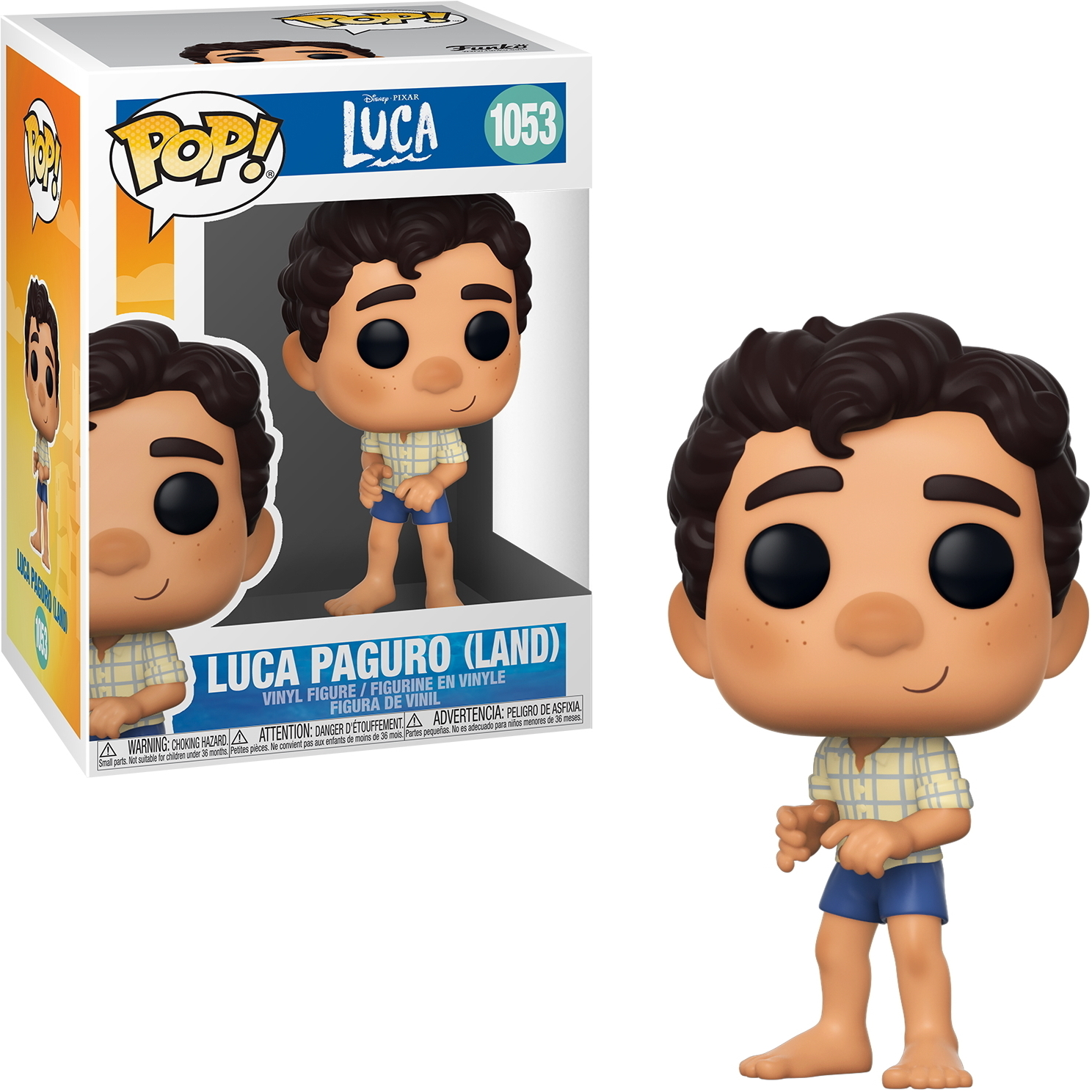 Figura de Luca Paguro. Lleva pantalones cortos azules y una camisa a cuadros. La figura tiene pelo castaño.