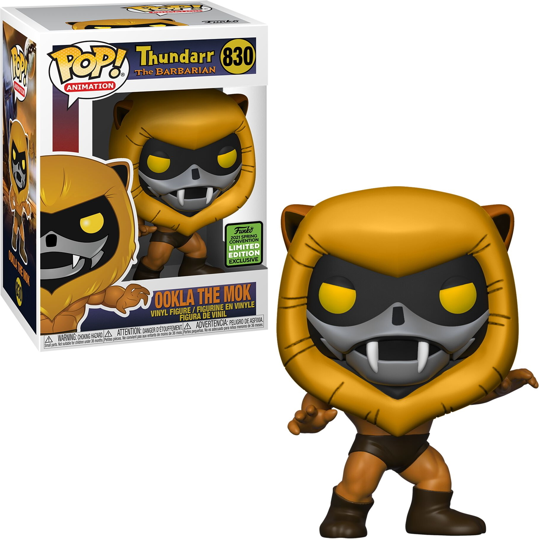 Gelb-schwarzes Monster mit Maske und kleinen Hörnern. Braune Shorts. Weißer Hintergrund.