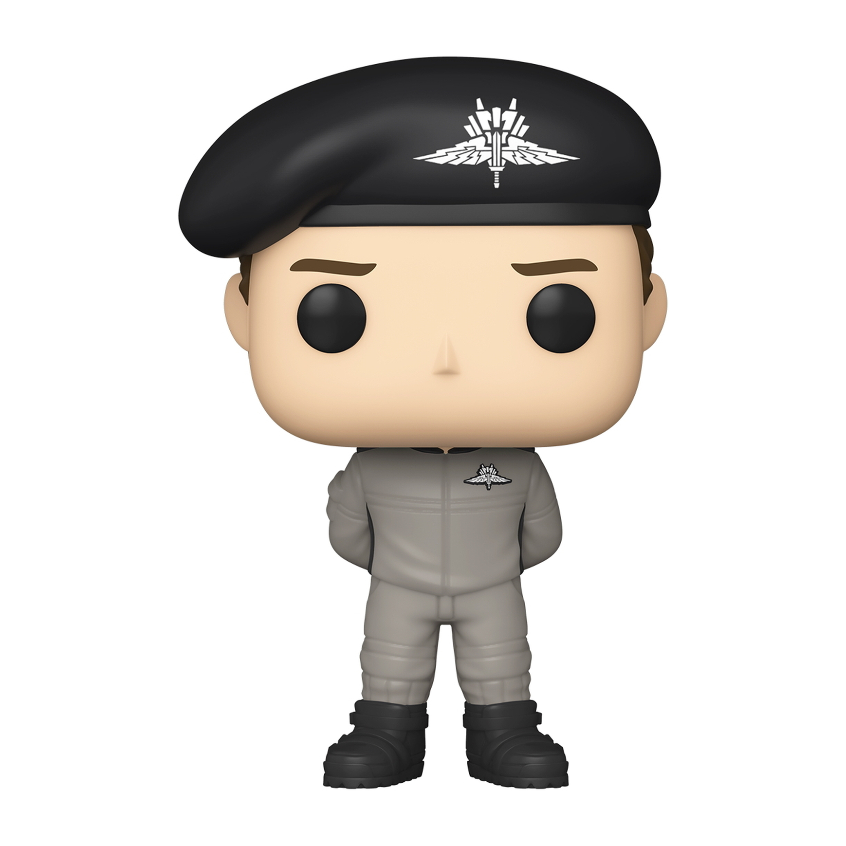 Eine Figur mit schwarzem Barett und grauer Uniform. Sie hat einen neutralen Ausdruck.