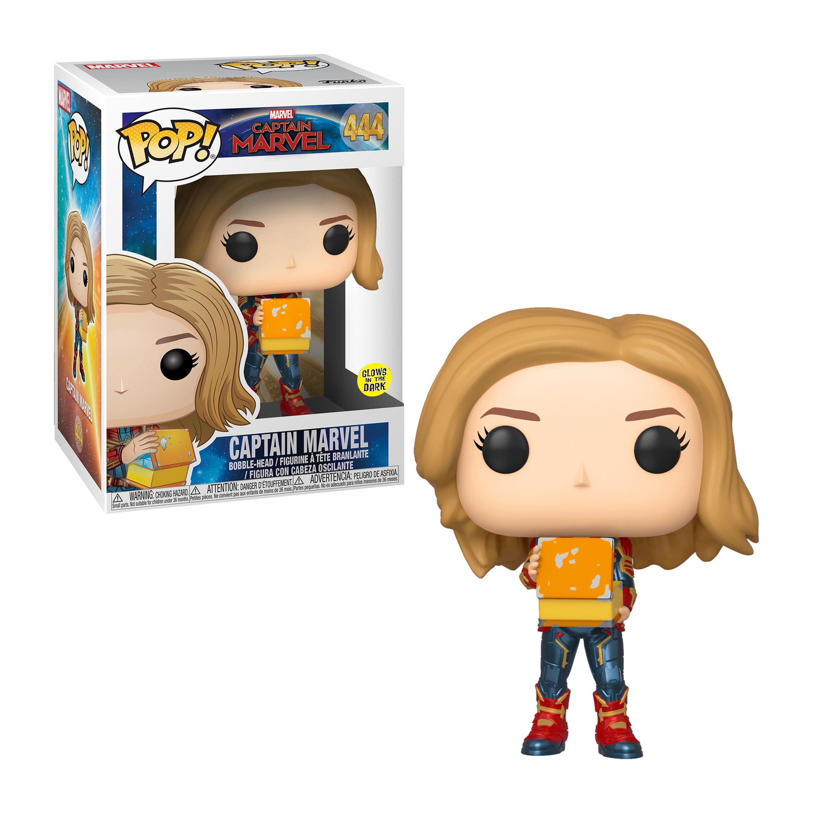 Statuetta Funko Pop! di Captain Marvel che tiene un pacco, indossa il costume e sta accanto alla scatola.