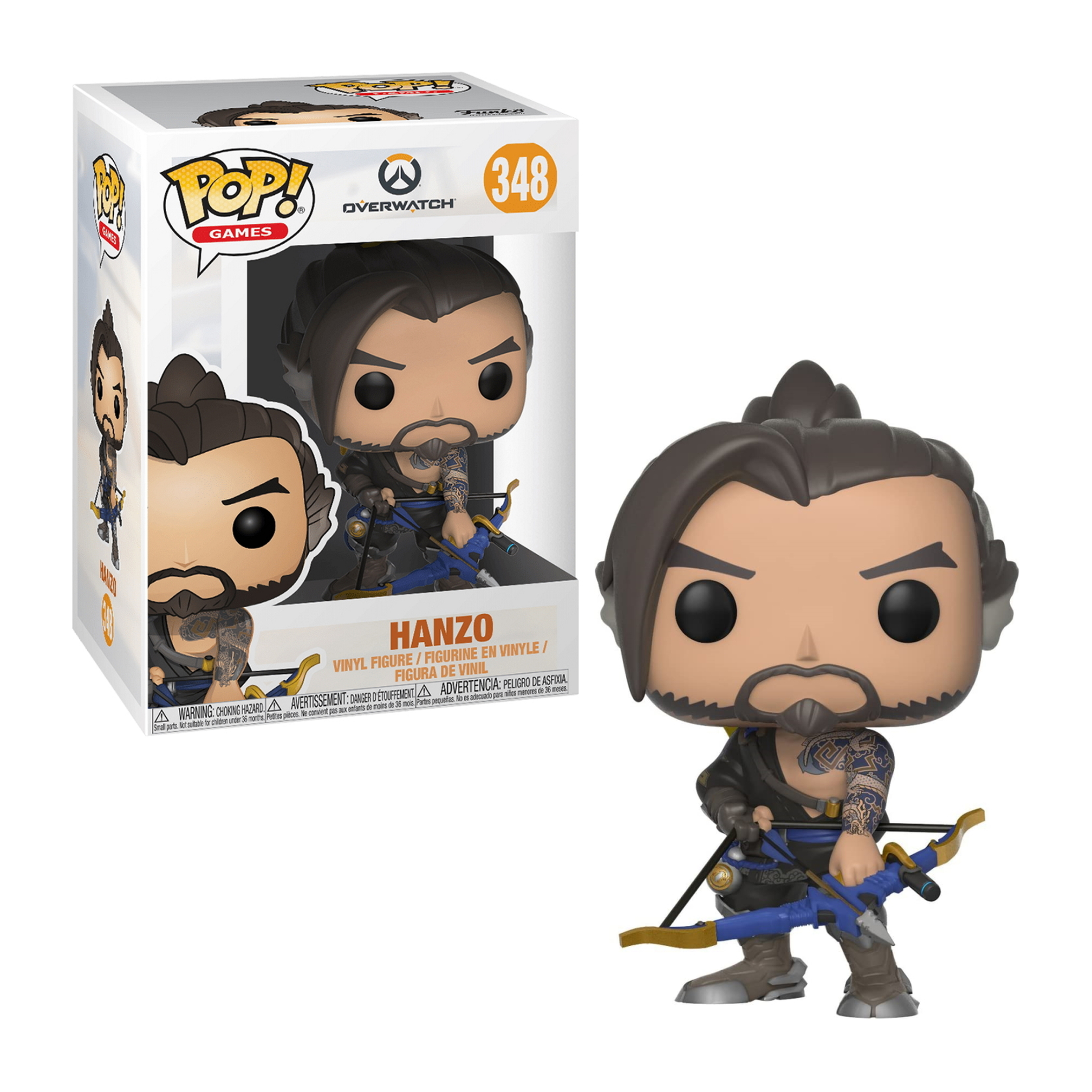Una figura di un uomo che tiene degli archi. Ha la barba, un cappotto scuro e un tatuaggio sul braccio.