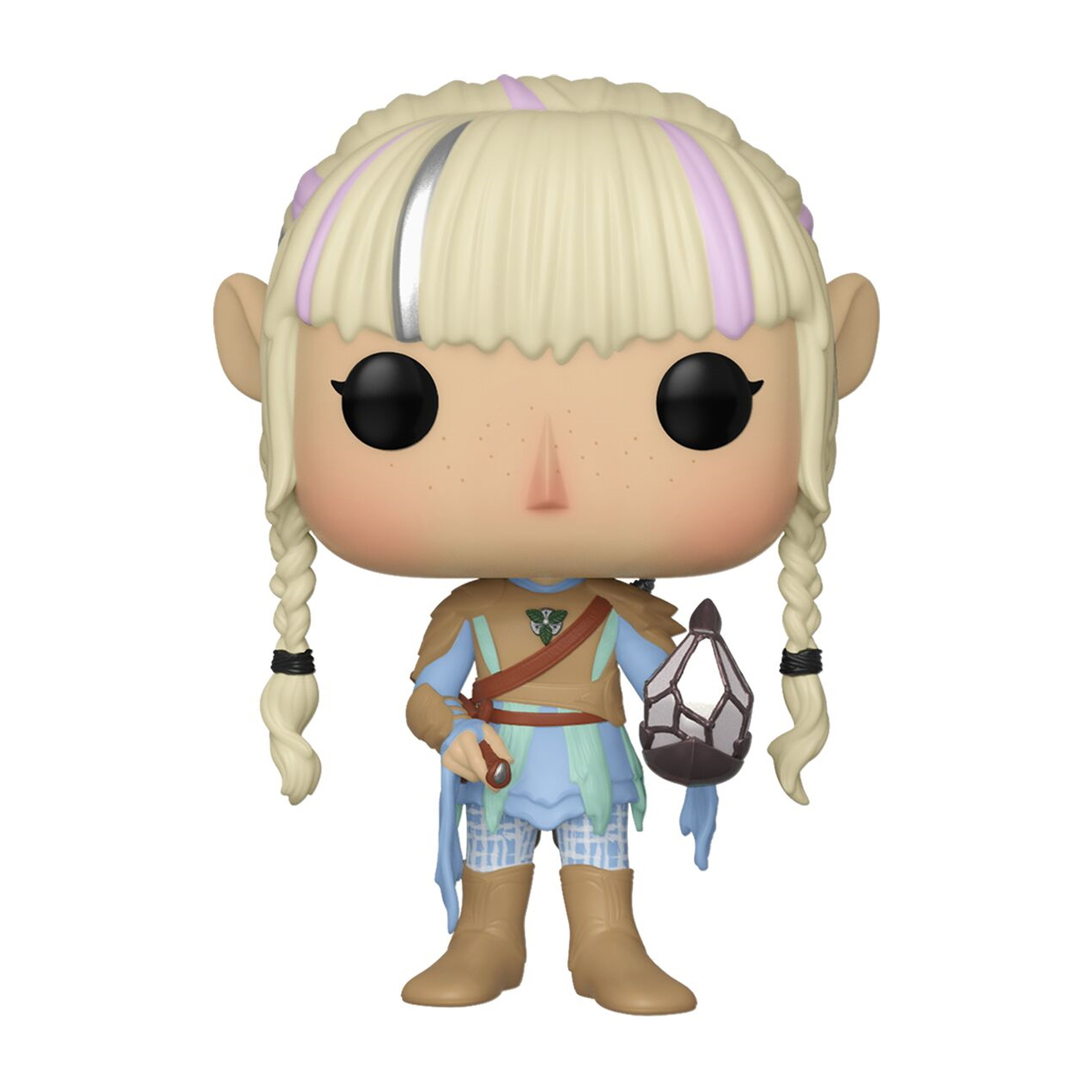 Elfenähnliche Figur mit blonden Zöpfen, die eine Laterne hält, ein blaues Outfit trägt und Sommersprossen hat.
