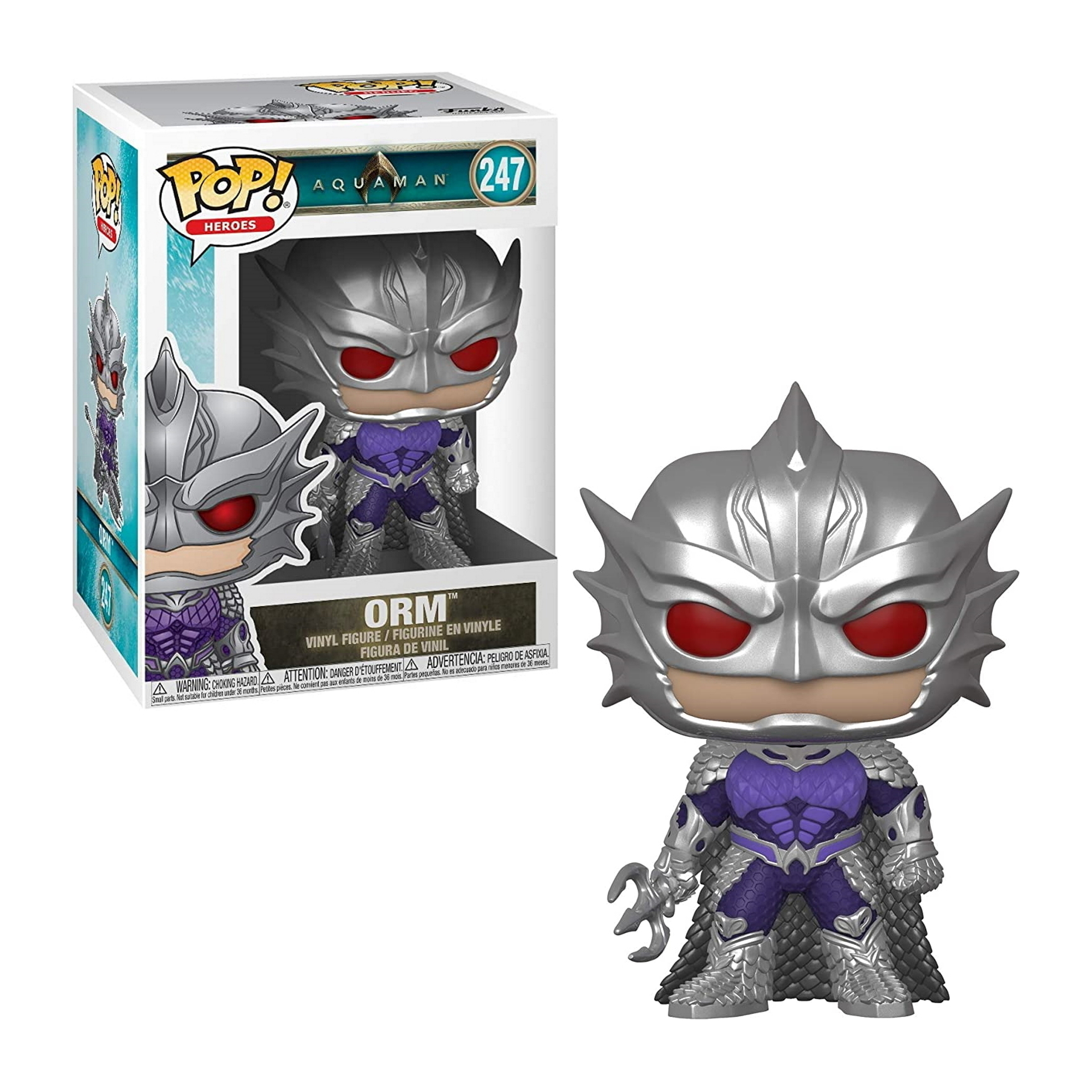 Aquaman Orm Funko Pop Figur. Silberne und lila Rüstung, rote Augen und eine Waffe haltend. Weißer Hintergrund.
