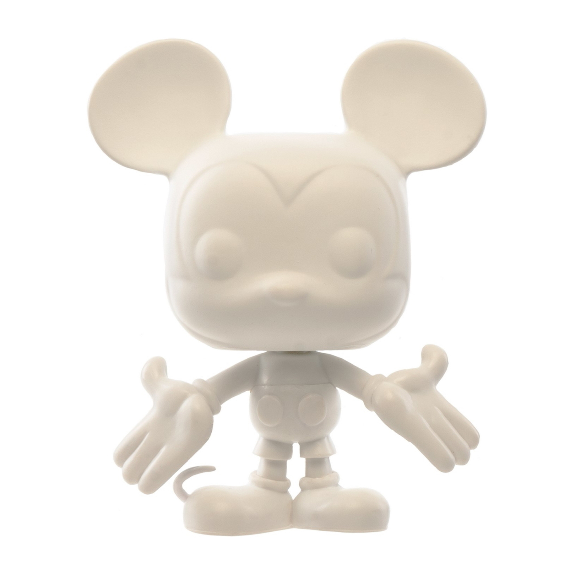 Eine weiße Mickey Mouse Figur mit großen Ohren, rundem Körper und zwei offenen Händen. Weißer Hintergrund.