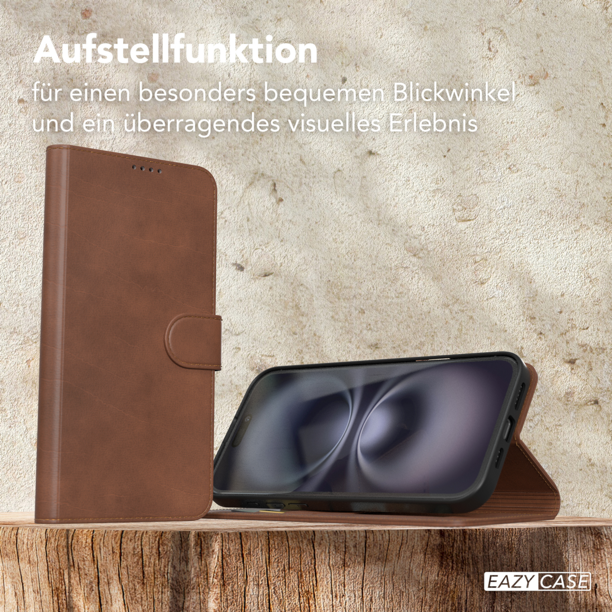 Braune Handyhülle mit Telefon darin, zum Betrachten aufgestellt.