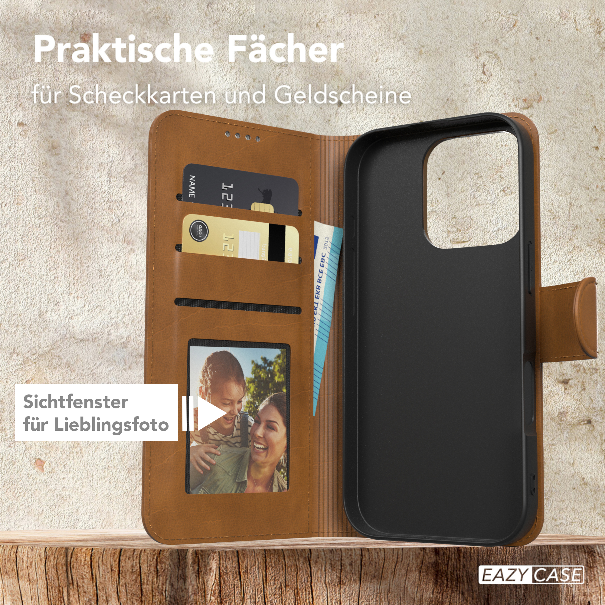 Braune Leder-Handyhülle, geöffnet, um Kartenfächer, Fotofenster und ein Telefon zu zeigen. Holzoberflächen-Hintergrund.