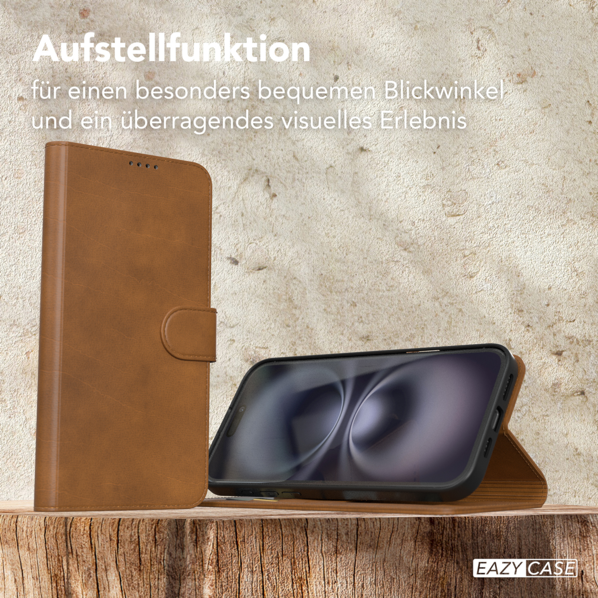 Eine braune Lederhülle mit einem Telefon darin, auf einem Ständer. Das Telefon wird aufrecht mit Display gezeigt.