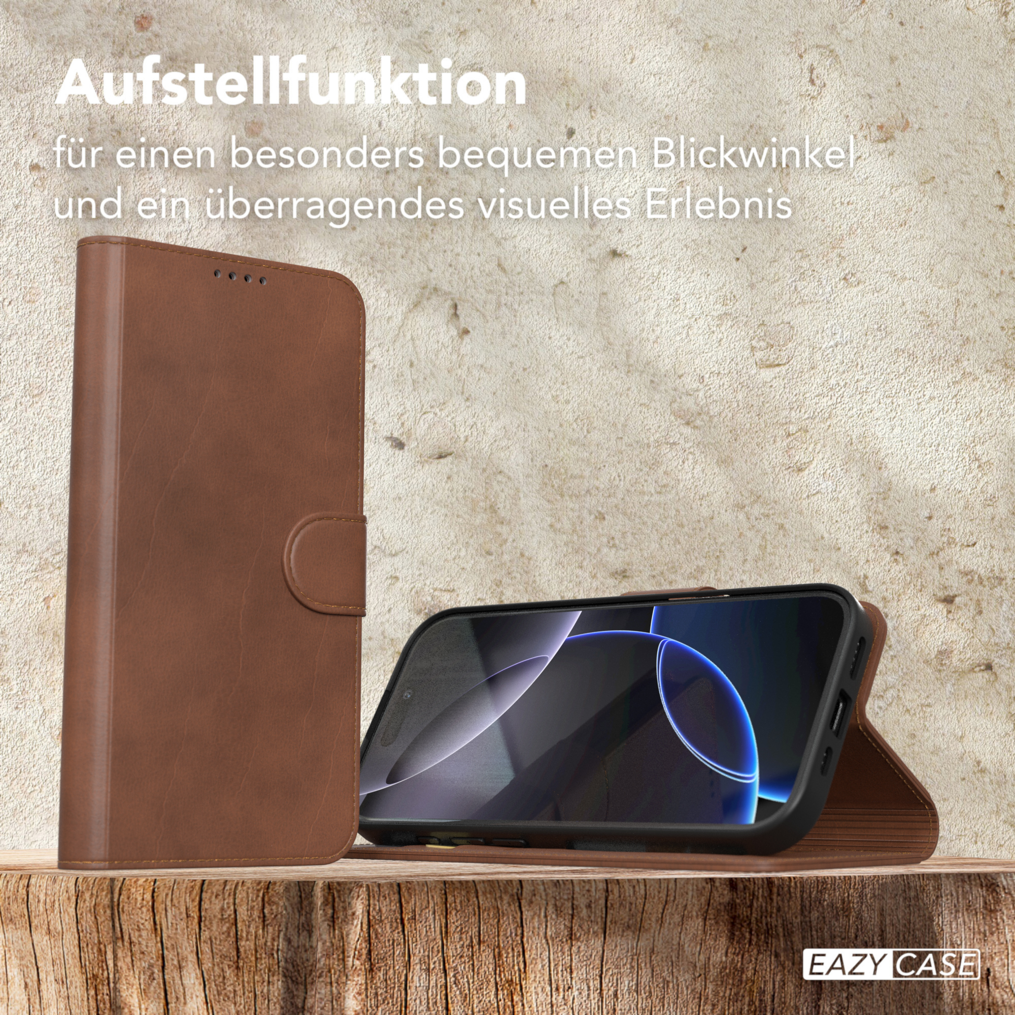 Eine braune Leder-Handyhülle geöffnet, mit einem Telefon, mit deutschem Text darüber.