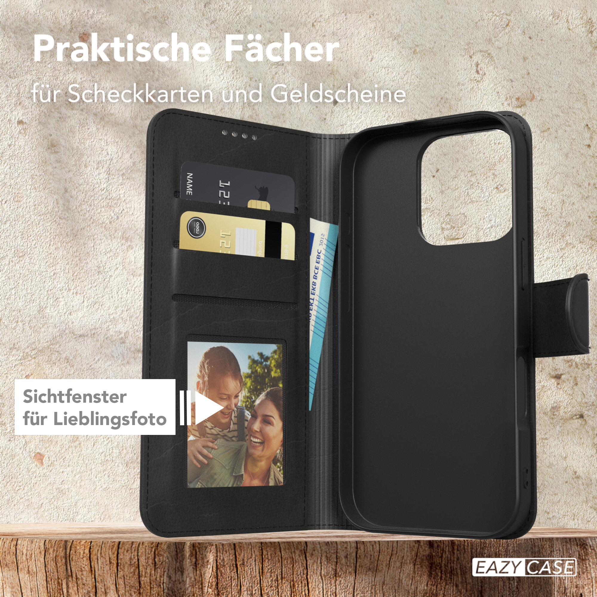 Schwarze Handyhülle mit Kartenfächern und einem Foto. Auf einem Holztisch.