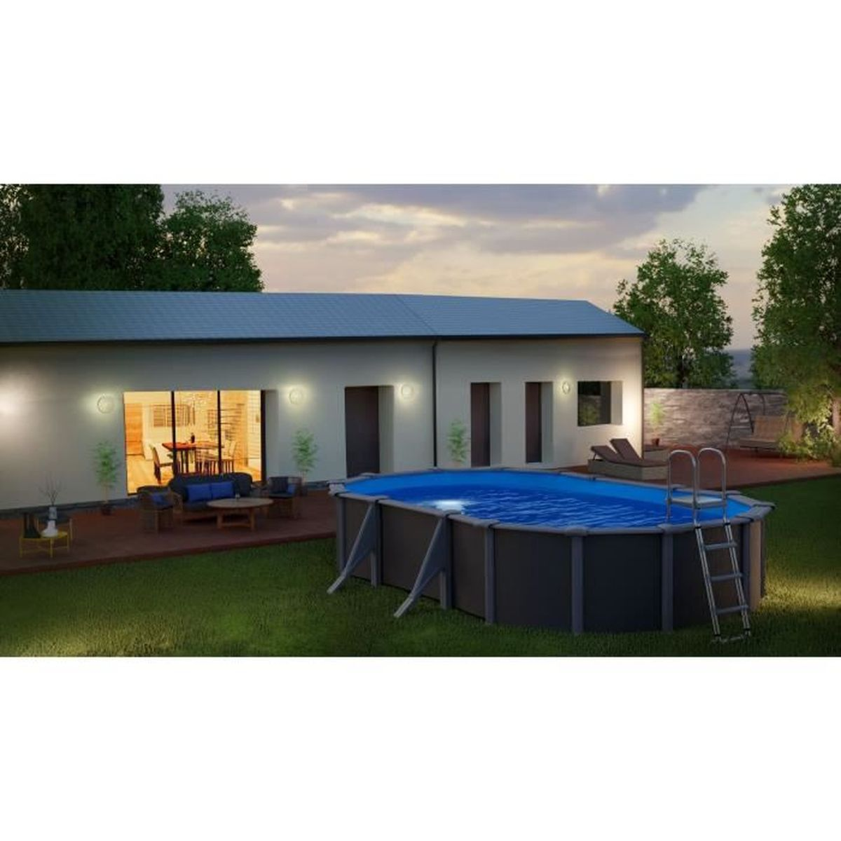 Un patio trasero con piscina, casa y árboles. La piscina tiene un marco gris oscuro y una escalera.