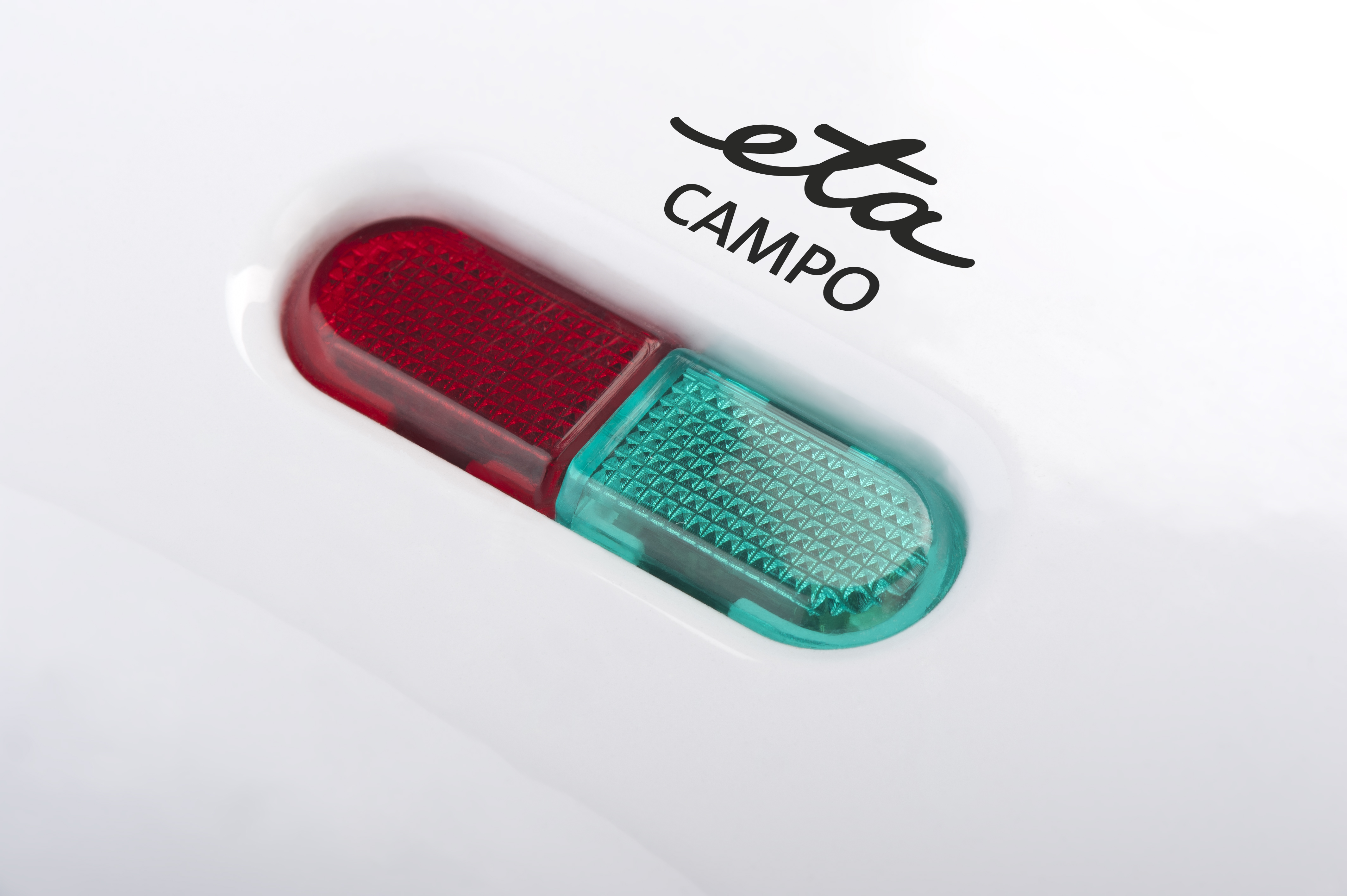 Białe urządzenie z czerwonym i zielonym podświetlanym przyciskiem z napisem 'eta CAMPO'. Przycisk owalny.