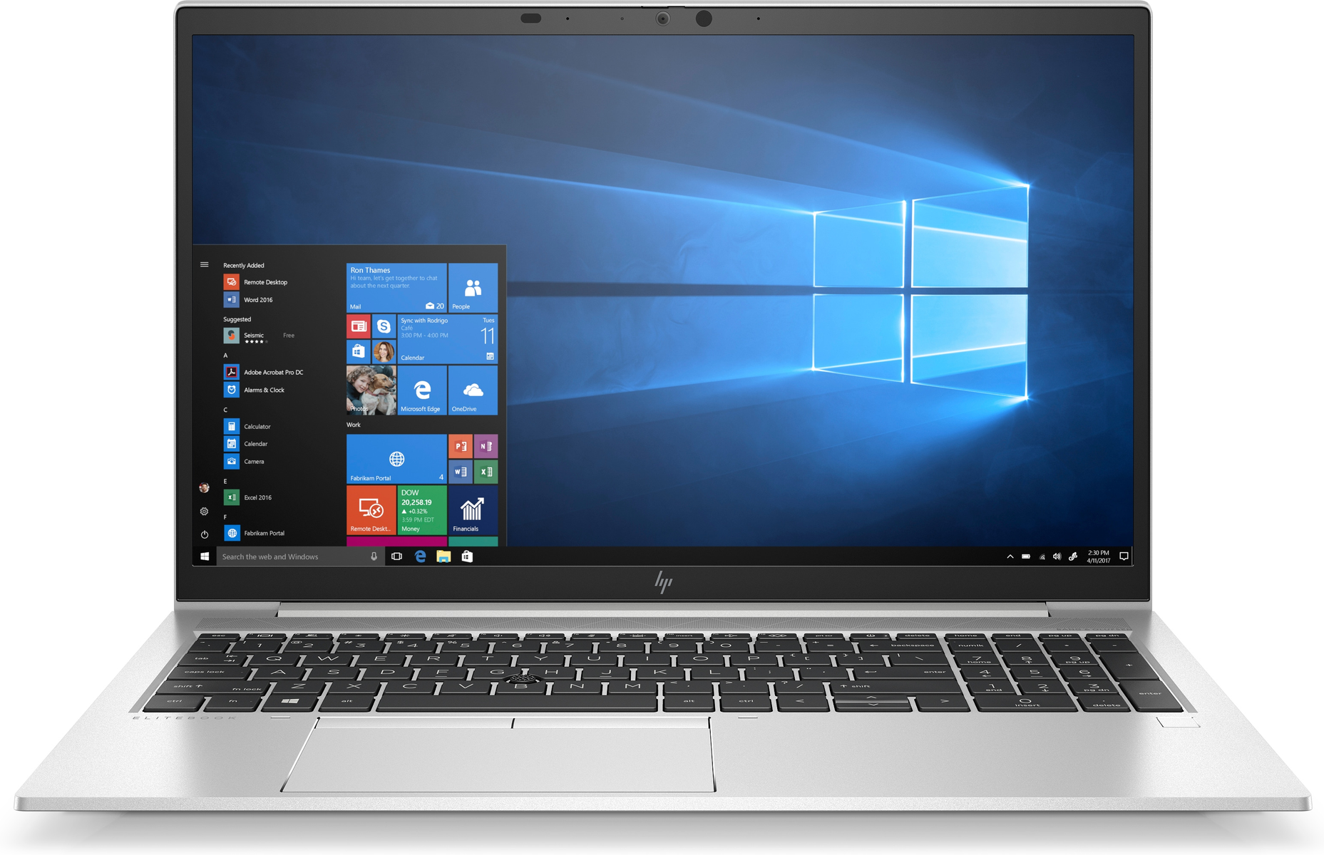 Ein Laptop mit geöffnetem Windows-Desktop, Tastatur und silbernem Rahmen, mit blauem Hintergrund.