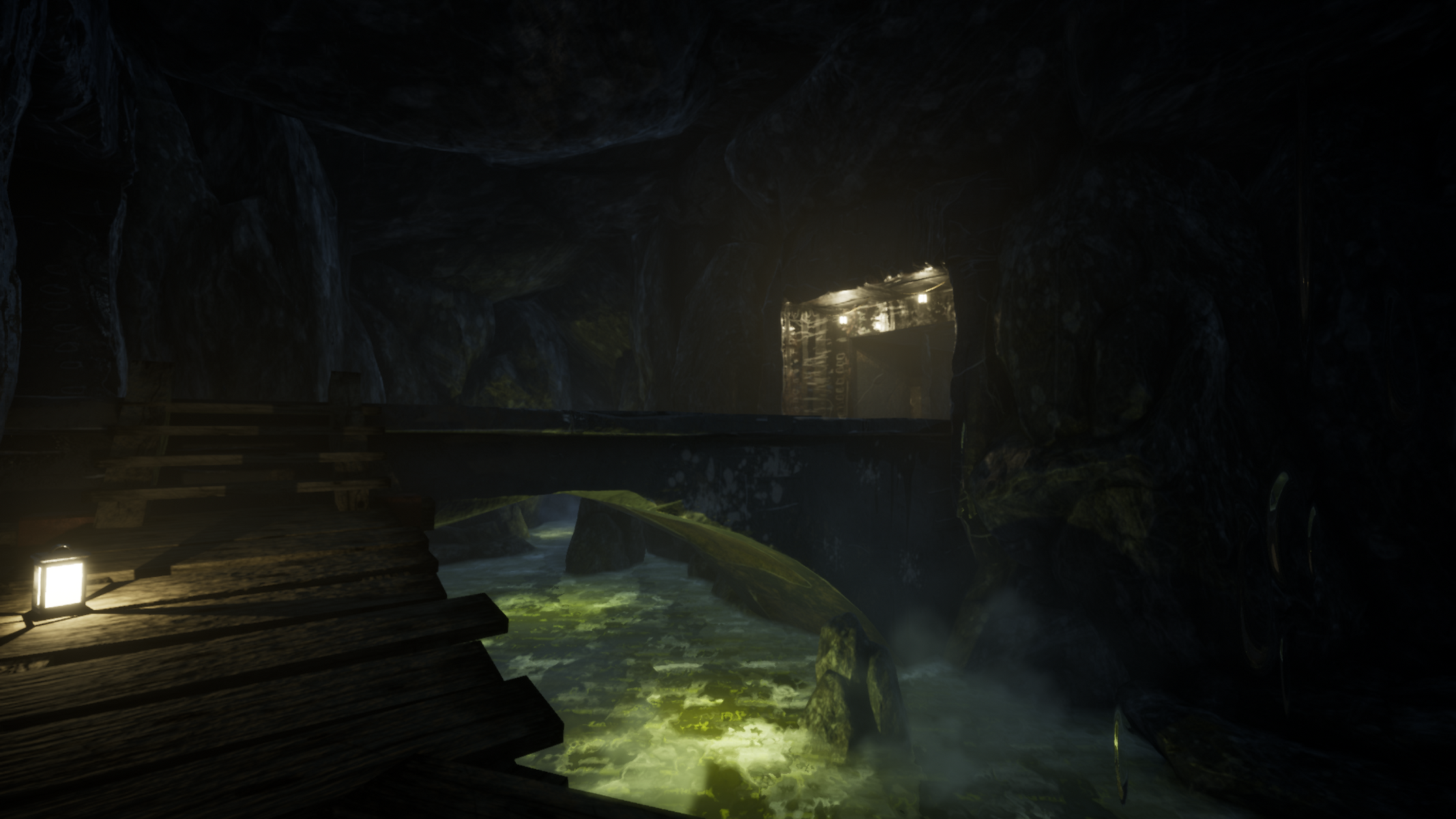 Ciemne wnętrze jaskini z drewnianą kładką. Słabe światło oświetla drogę.