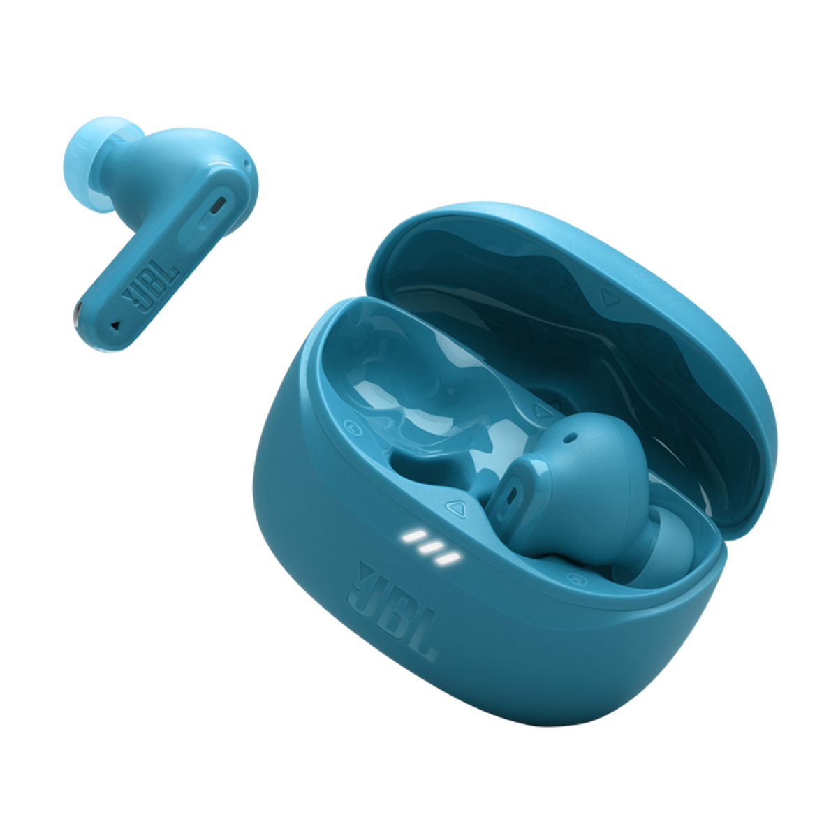 Blaue JBL-Ohrhörer und Ladecase. Ohrhörer in der Luft. Schwarzer Hintergrund.