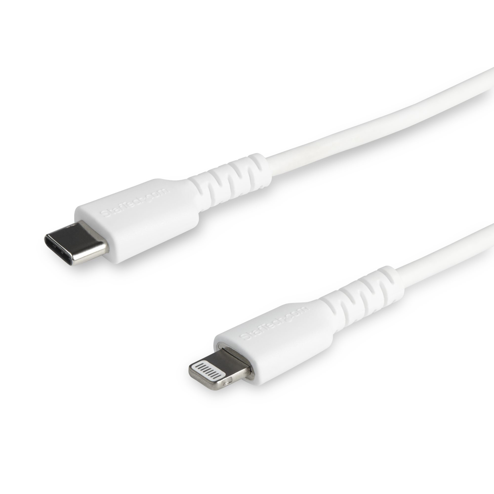 Cavo da USB-C a Lightning bianco. Due estremità: USB-C e Lightning. Cavo bianco su sfondo bianco.