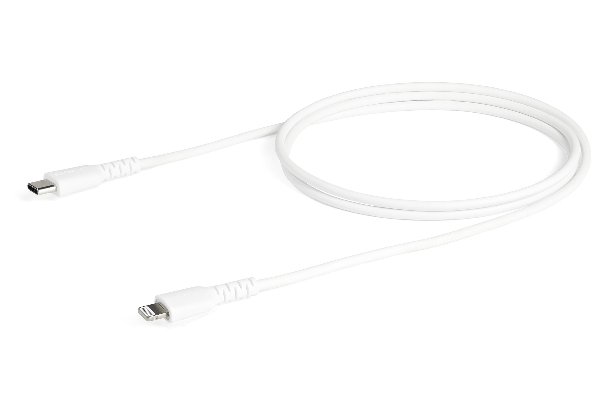 Un cavo da USB-C a Lightning bianco su uno sfondo bianco.