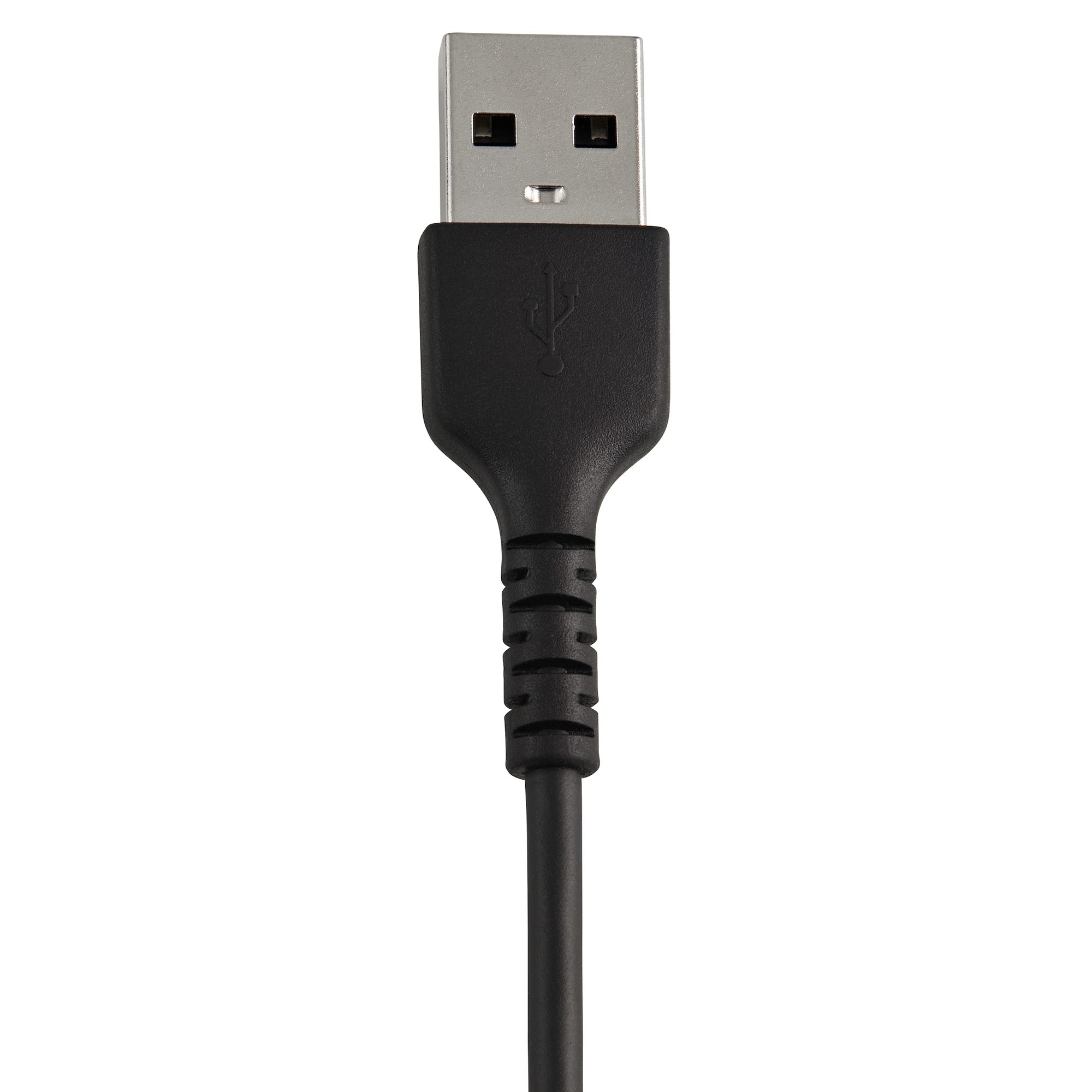 Cavo USB nero con connettore USB. Sfondo bianco.