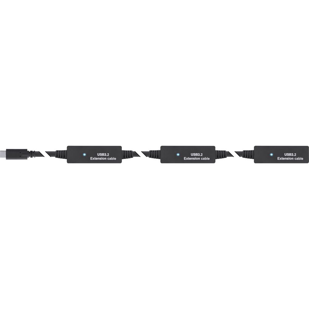 Trois câbles d'extension USB 3.2 noirs, blocs noirs. Fond blanc.