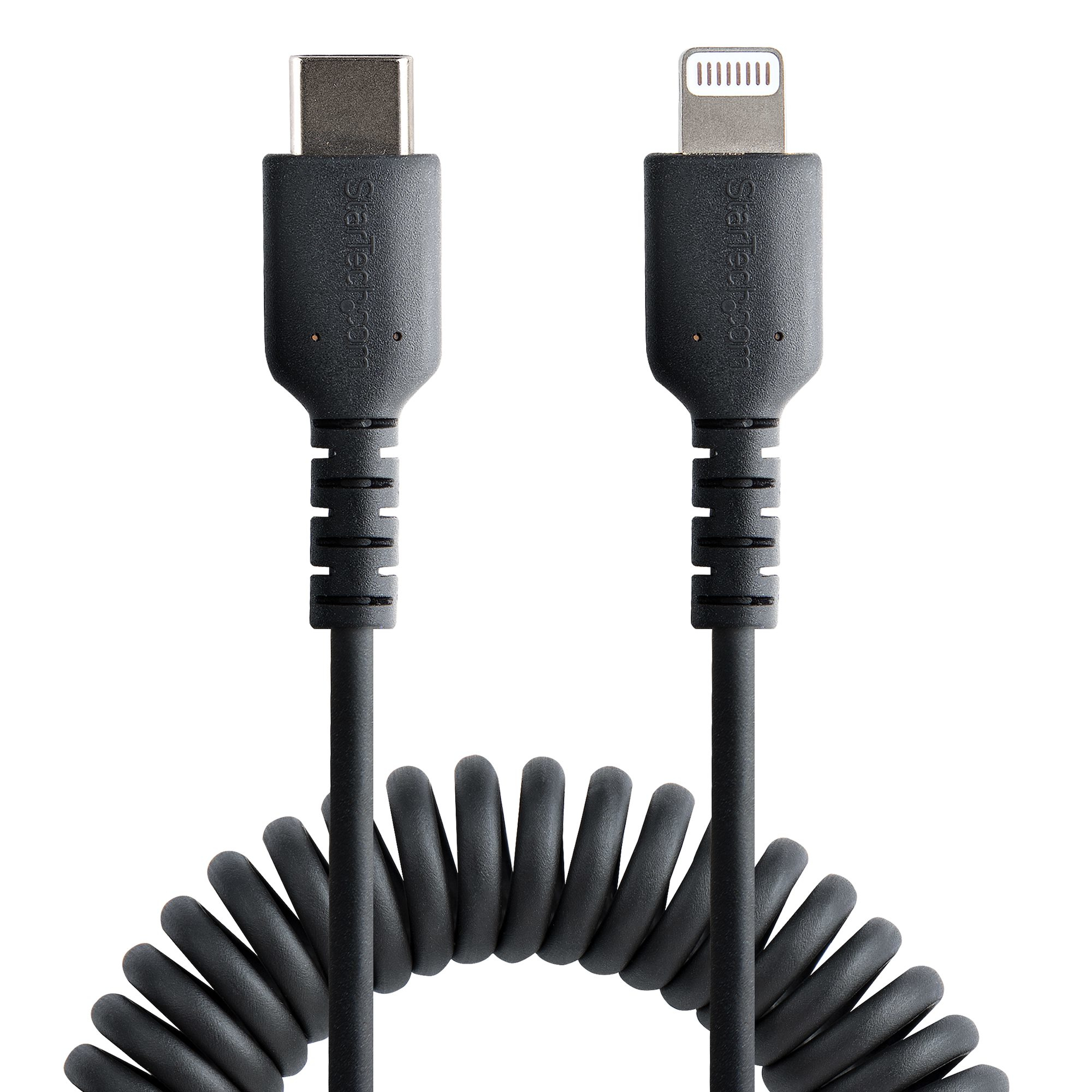 Un cavo nero da USB-C a Lightning. Due connettori con un cavo a spirale in mezzo.