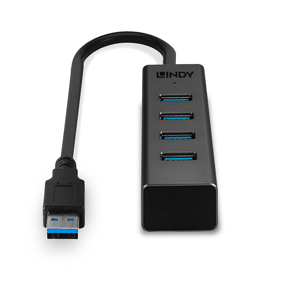 Hub USB nero con quattro porte USB e un cavo USB.