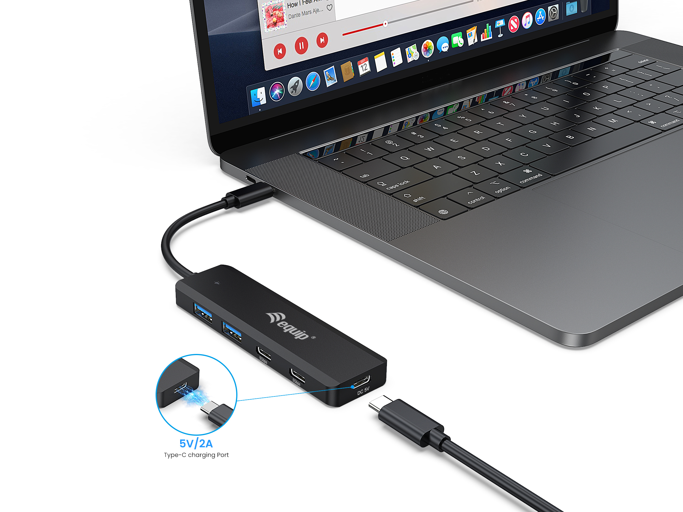 Laptop con hub USB equip nero collegato, cavo USB-C e porta di ricarica.
