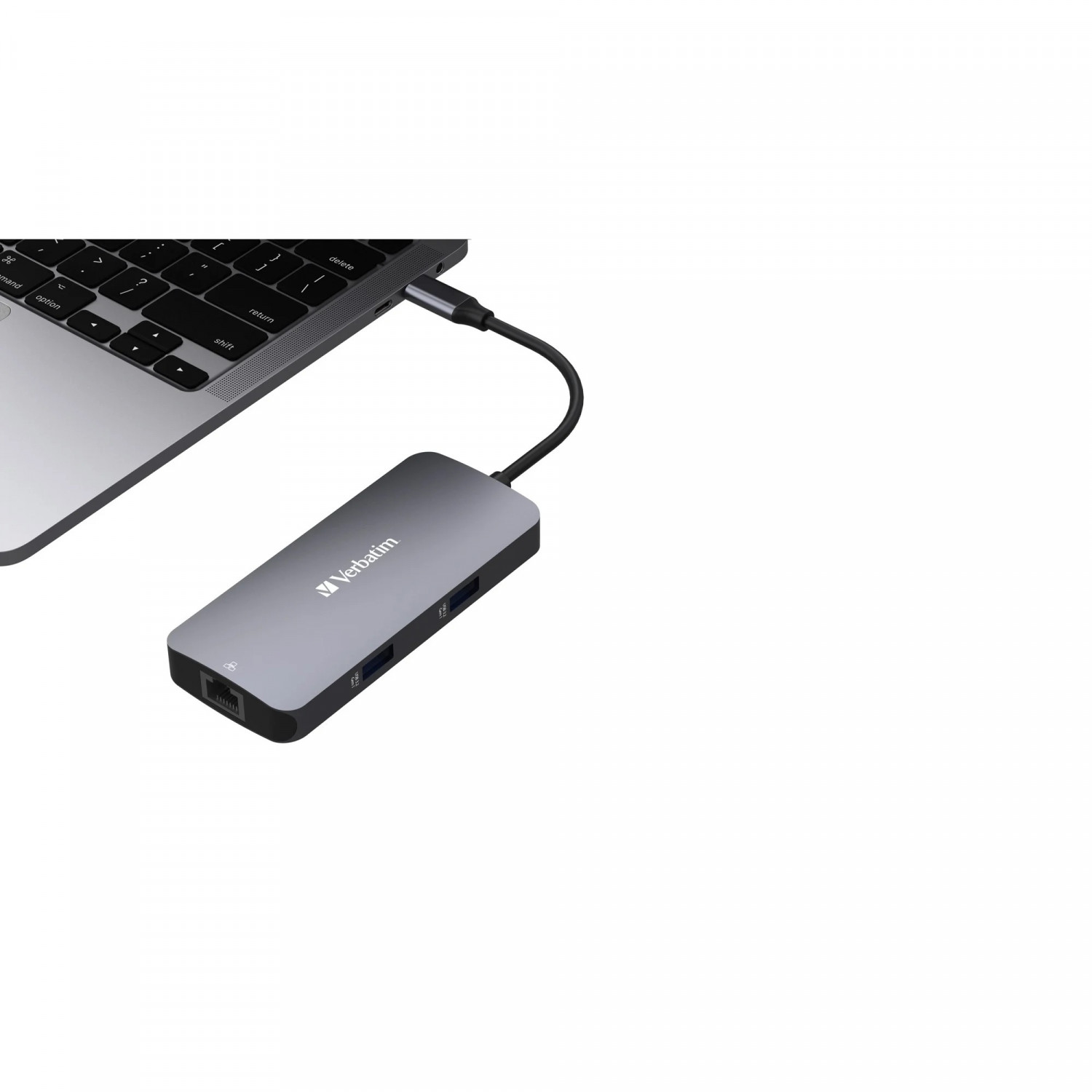 Laptop collegato a un hub USB grigio con Ethernet e più porte USB.