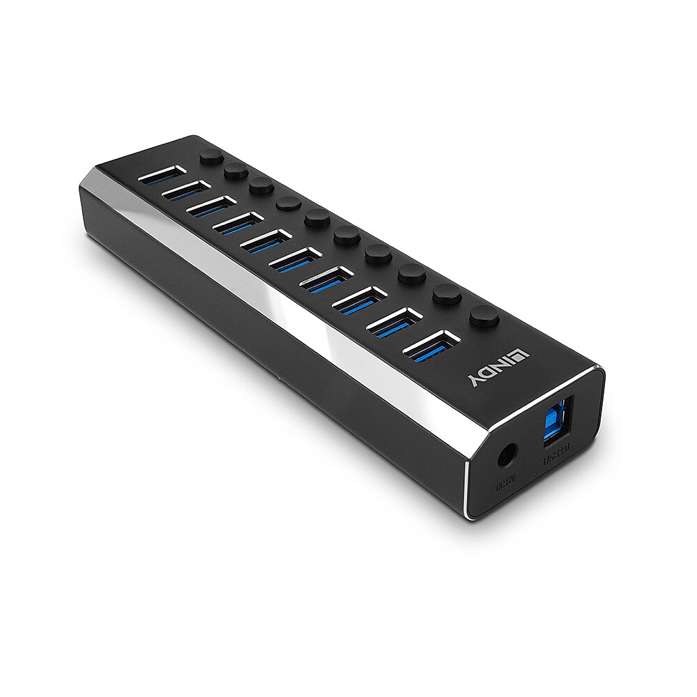 Un hub USB nero con molte porte USB e un bordo argentato, su sfondo bianco, Lindy.