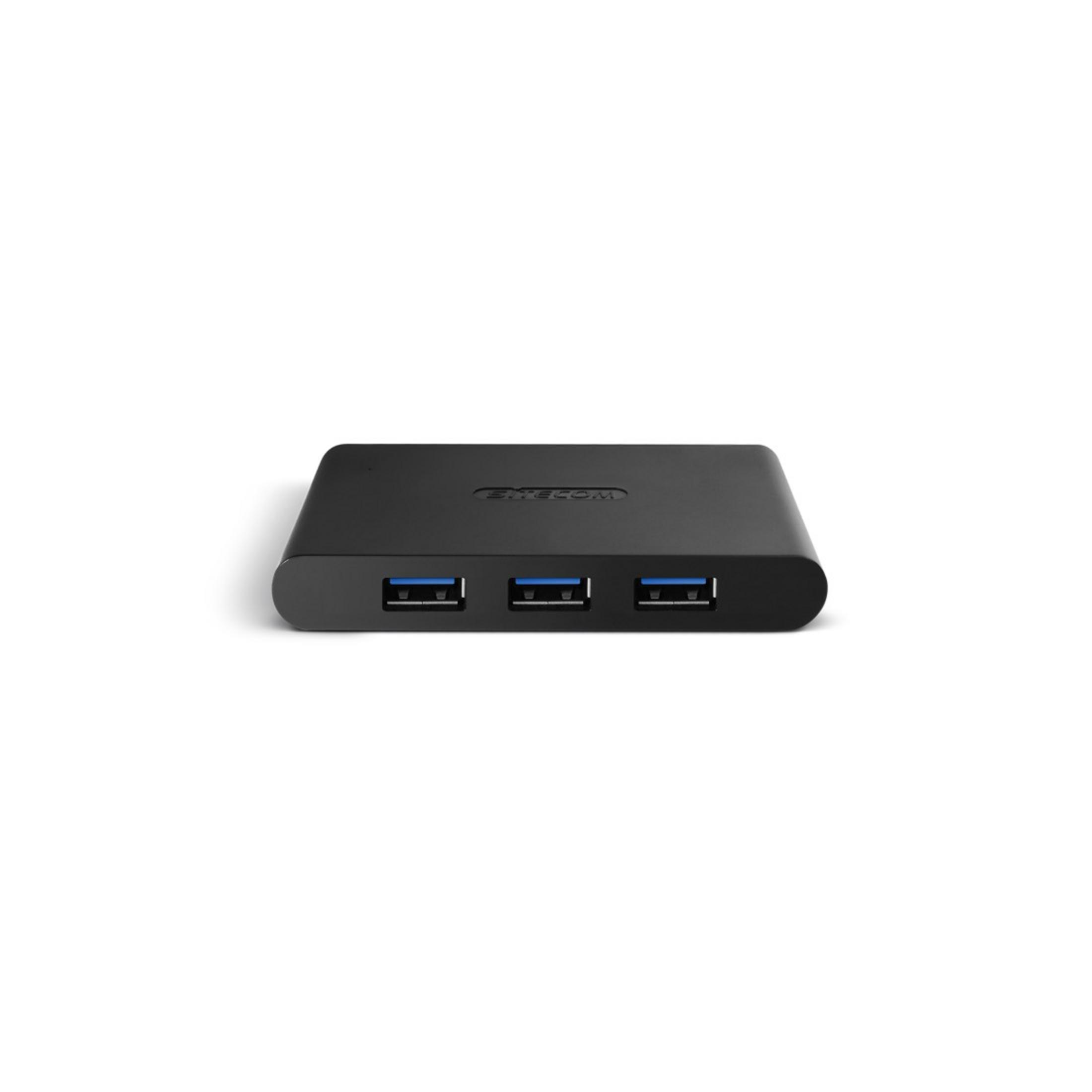 Hub USB nero con tre porte su una superficie bianca. Vista dall'alto, design semplice.