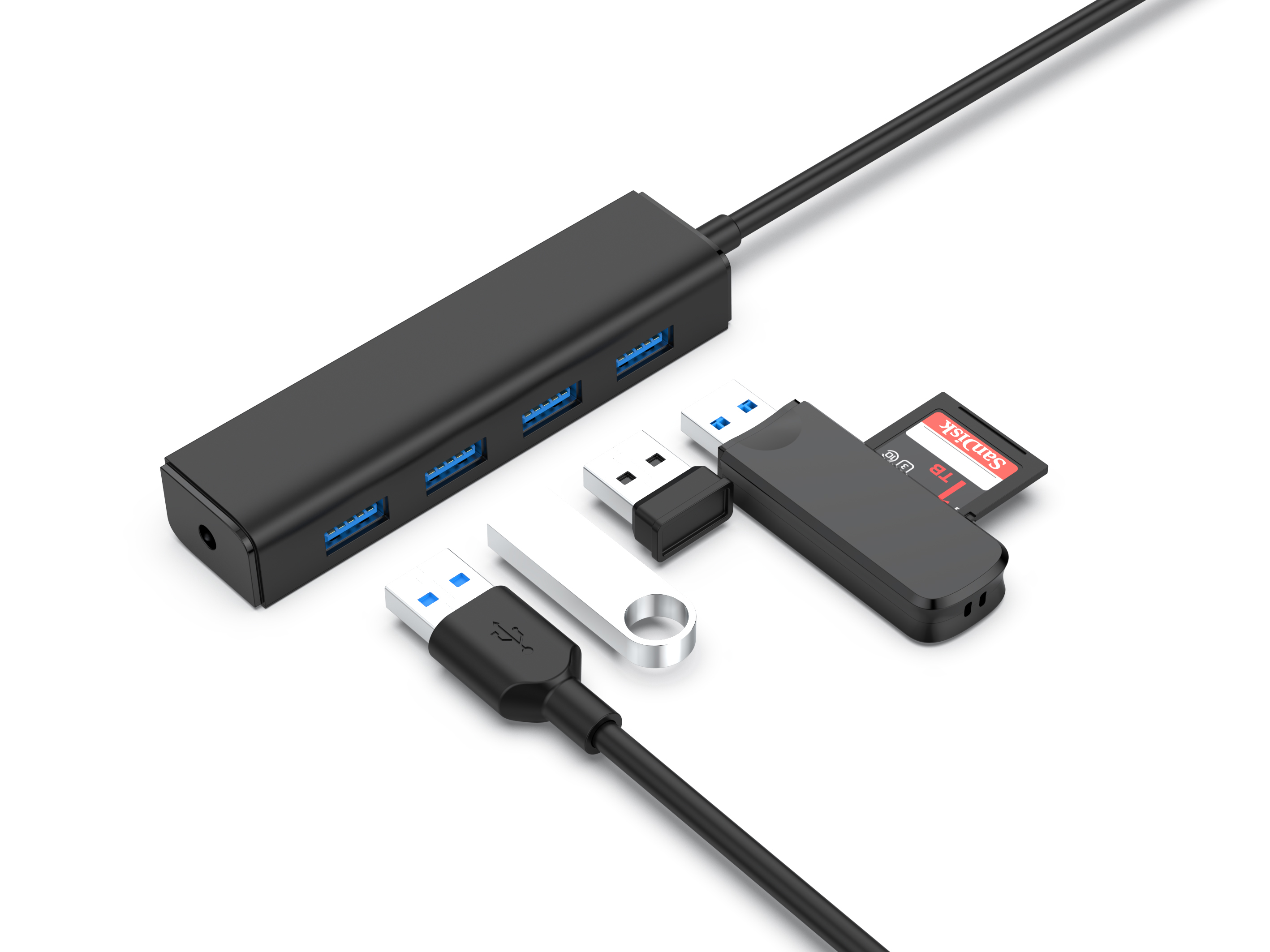 Un hub USB nero con quattro porte USB, un cavo USB-A e vari accessori USB su una superficie bianca.