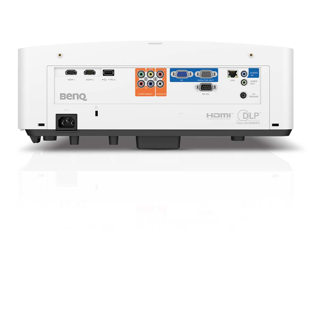 Panel tylny białego projektora pokazujący różne porty i złącza.