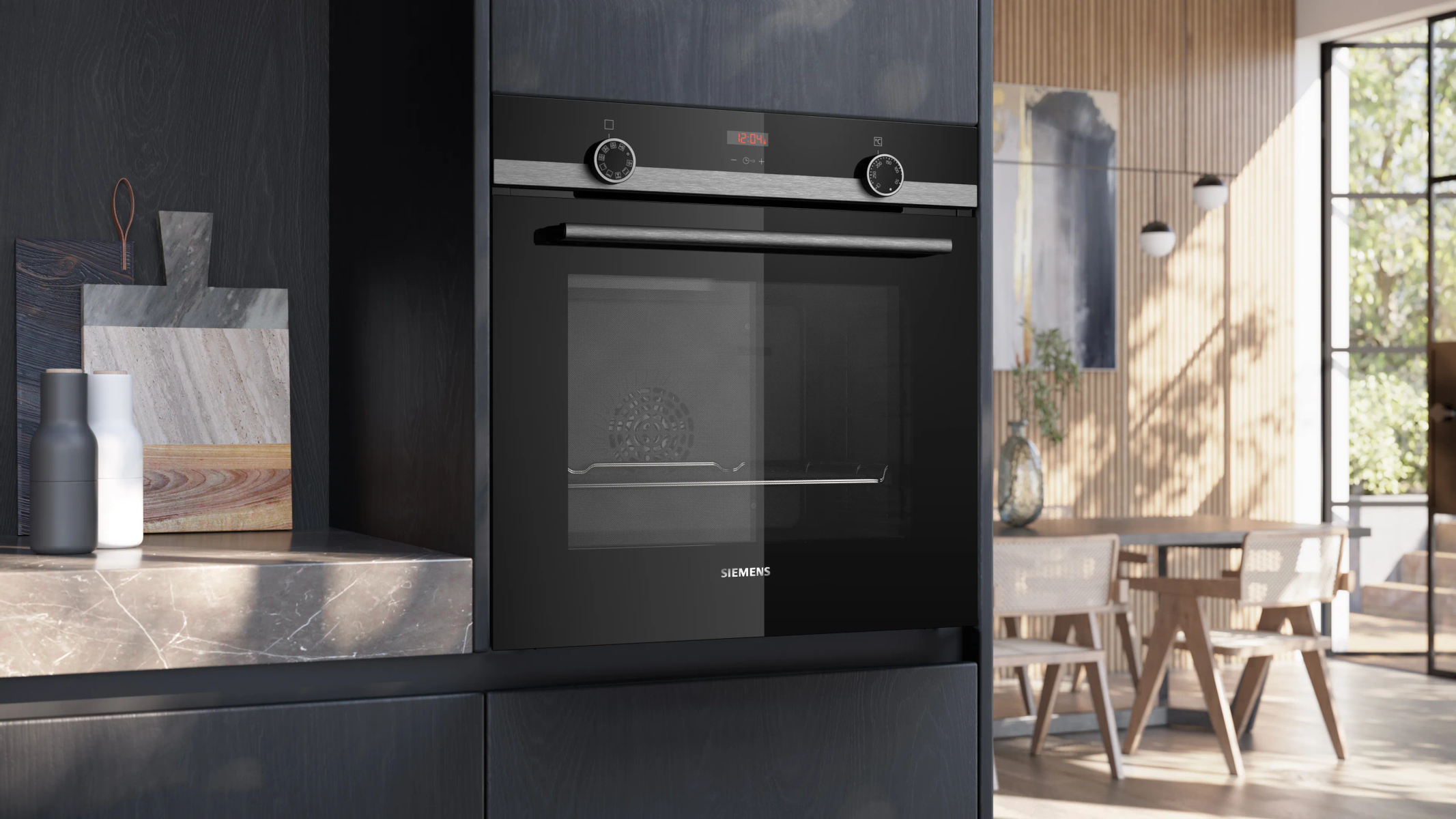 Forno moderno in una cucina, finitura nera, con display digitale.