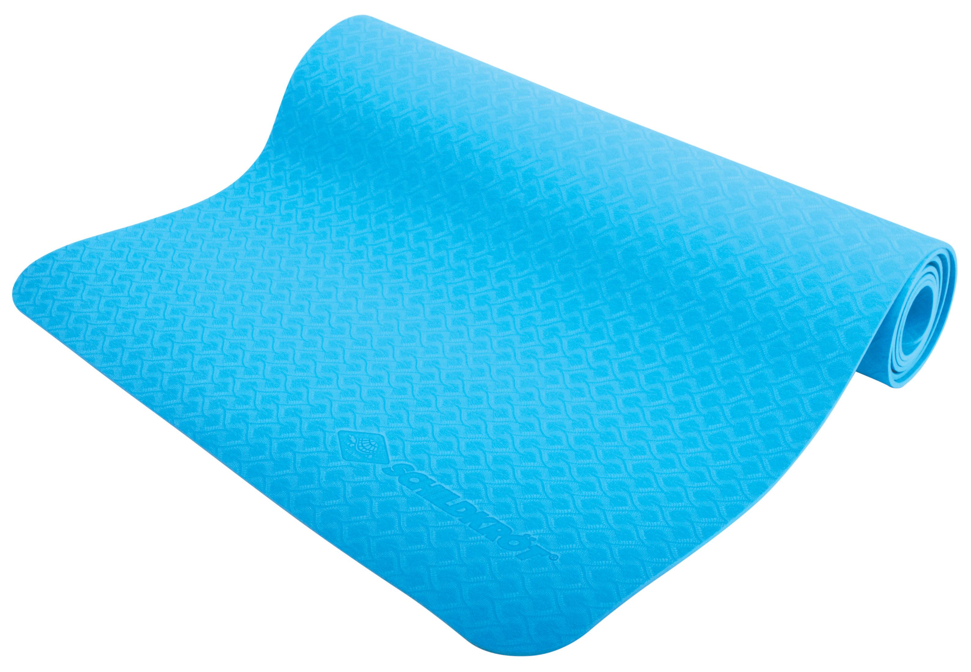 Esterilla de yoga azul. Enrollada. Superficie texturizada. Fondo blanco.