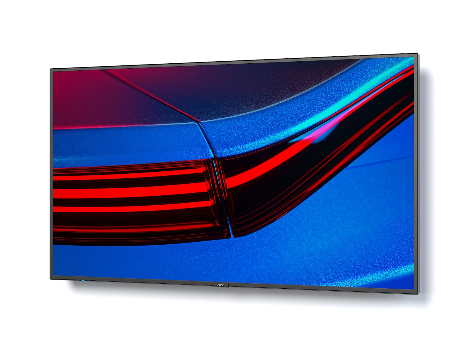 Primo piano di uno schermo TV che mostra le luci posteriori di un'auto, con sfumature rosse e blu.
