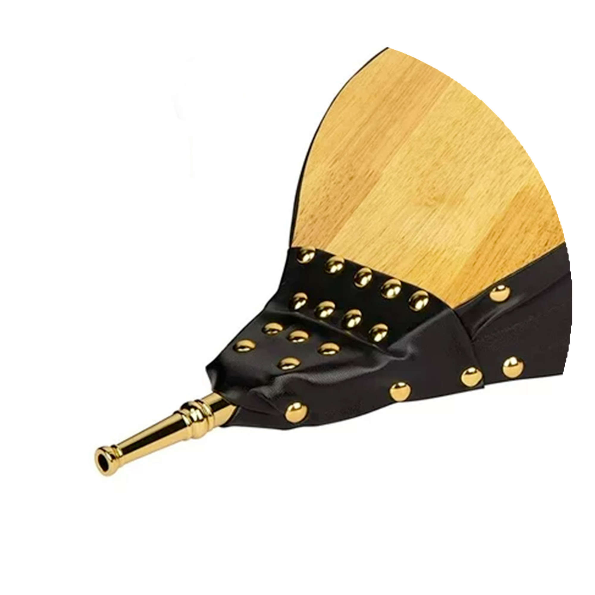Un fuelle de madera con parte de cuero negro tachonada de remaches dorados.